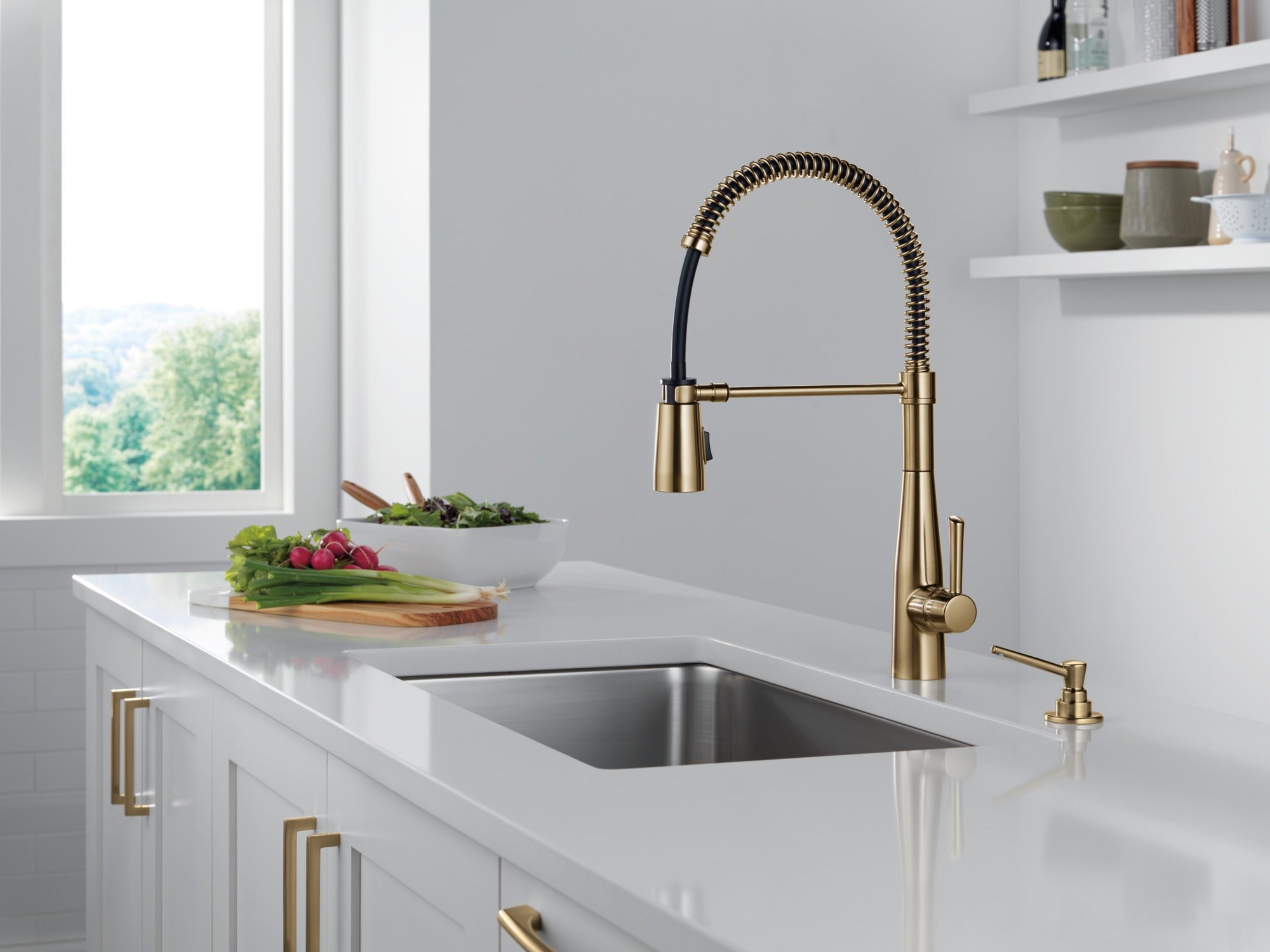 Delta Essa® Single-Handle Pull-Down Spring Kitchen Faucet