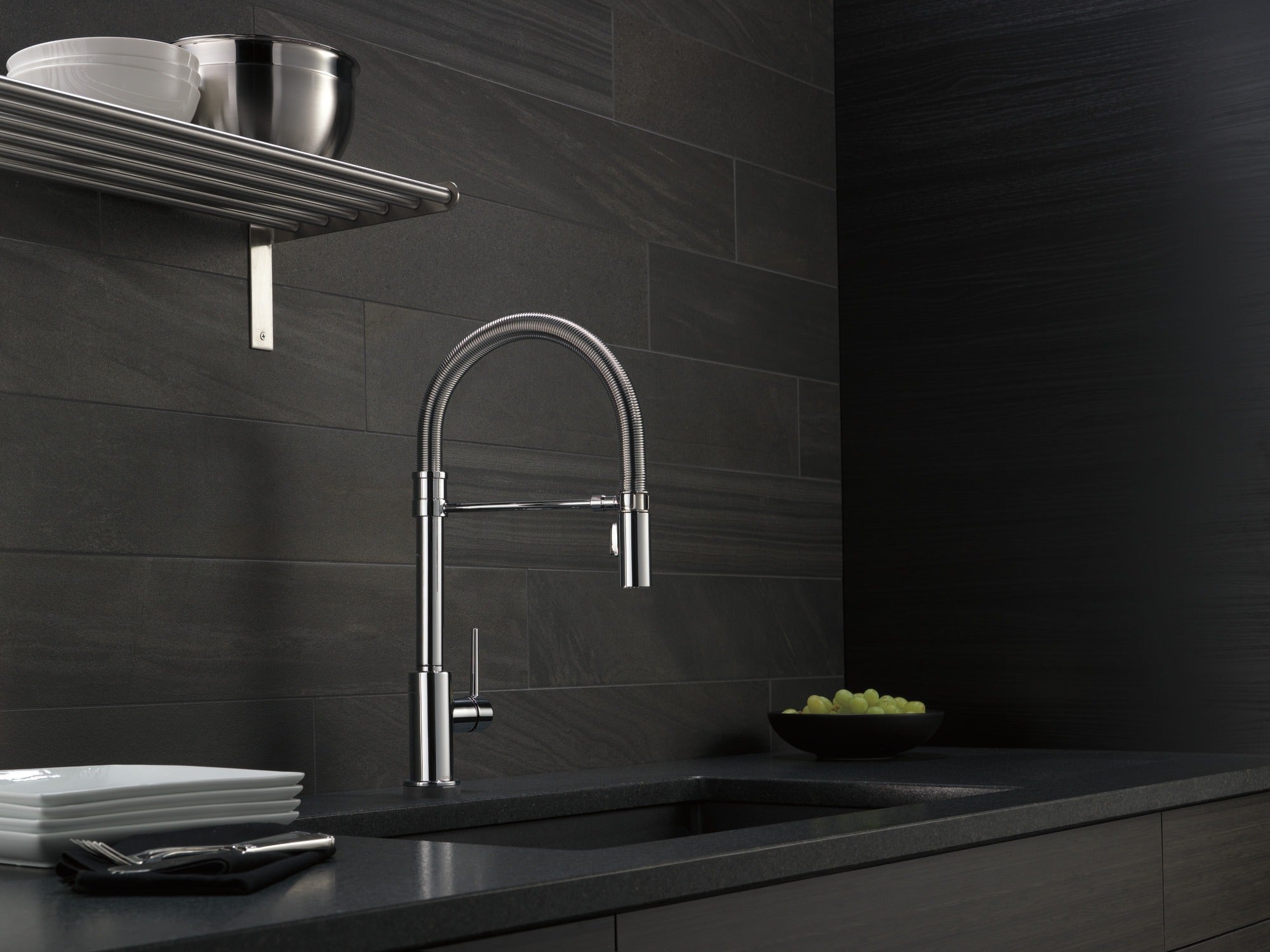 Delta Trinsic® Single-Handle Pull-Down Spring Kitchen Faucet with Touch<sub>2</sub>O® Technology