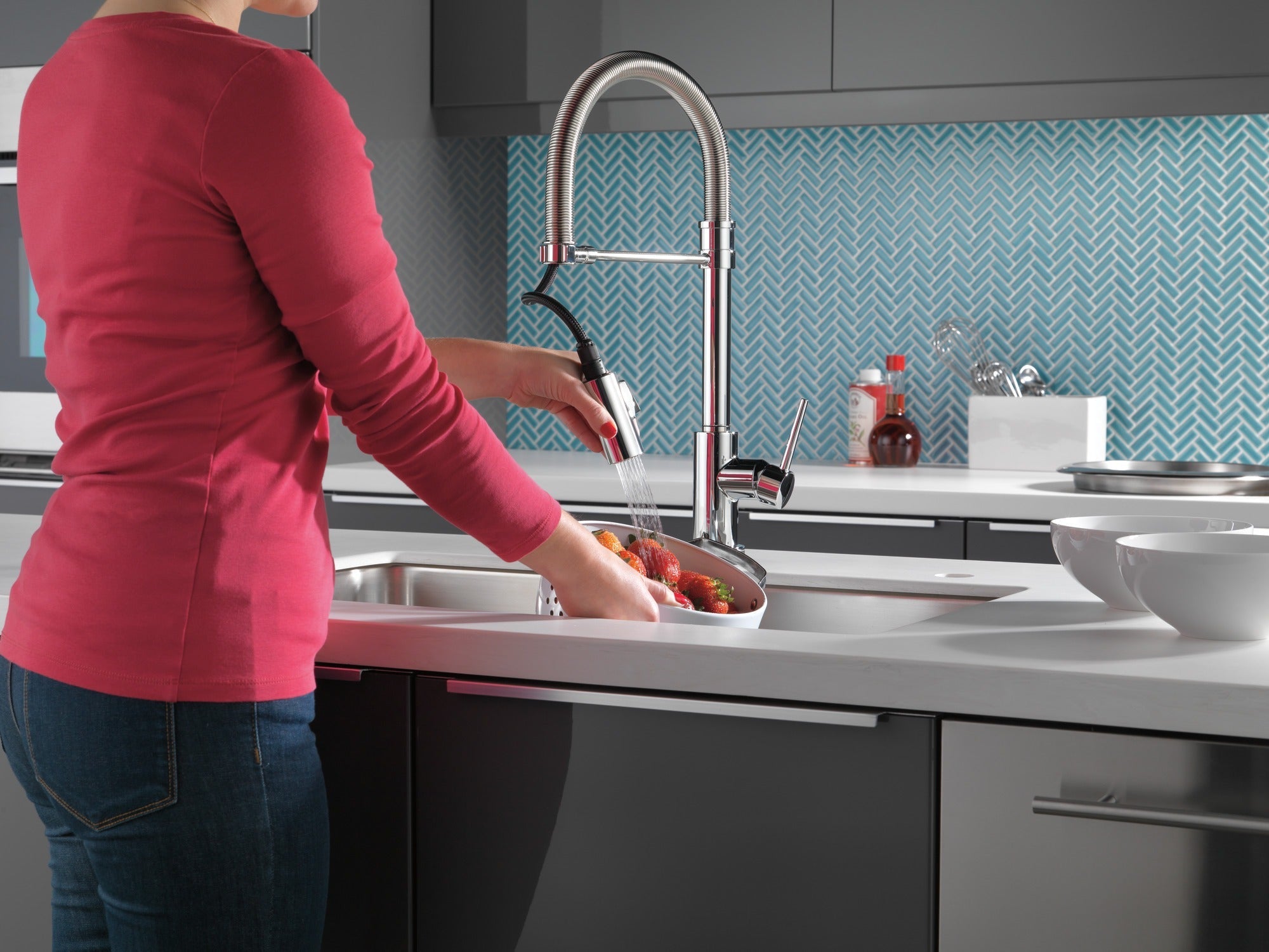 Delta Trinsic® Single-Handle Pull-Down Spring Kitchen Faucet with Touch<sub>2</sub>O® Technology