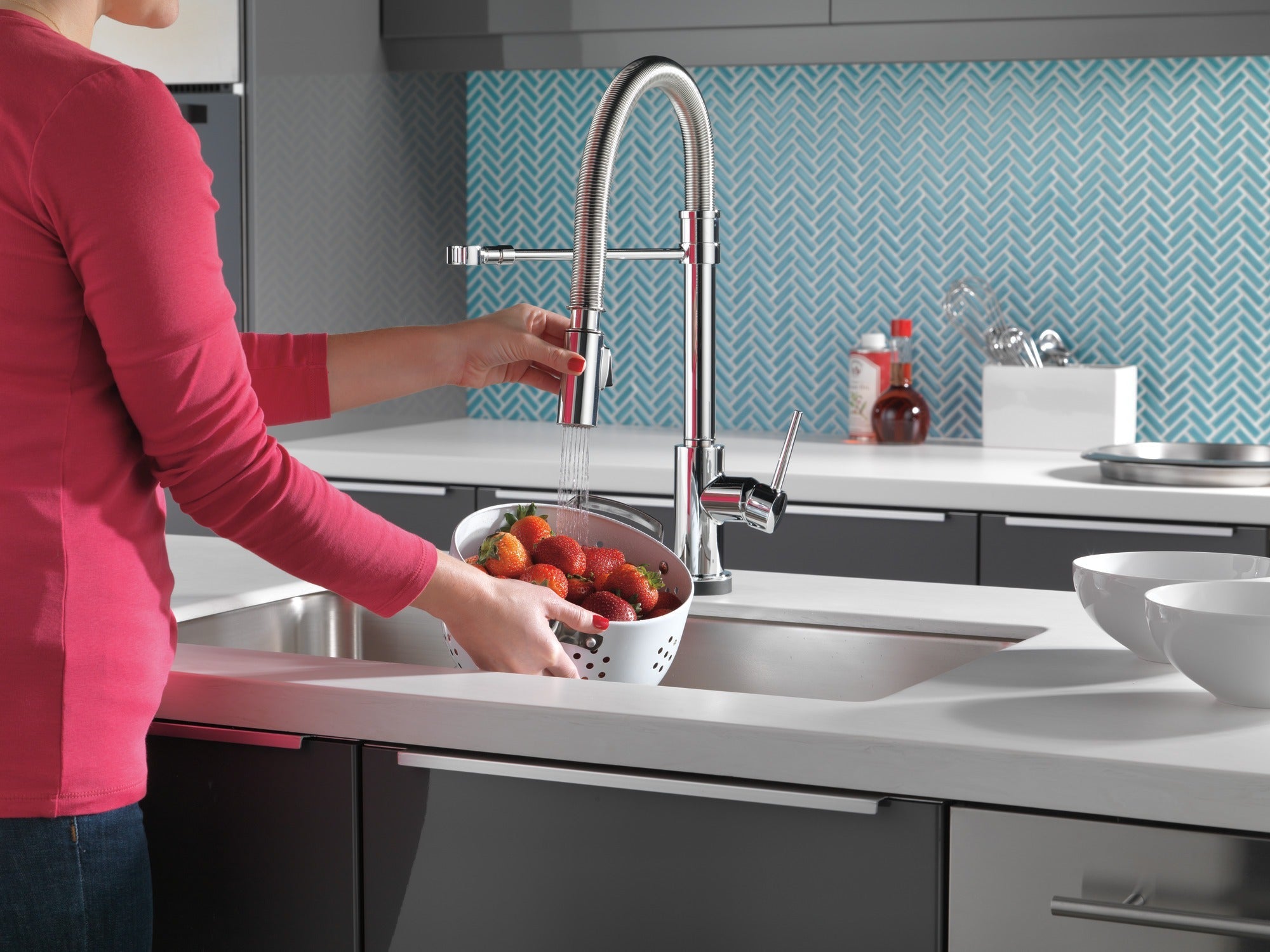 Delta Trinsic® Single-Handle Pull-Down Spring Kitchen Faucet with Touch<sub>2</sub>O® Technology
