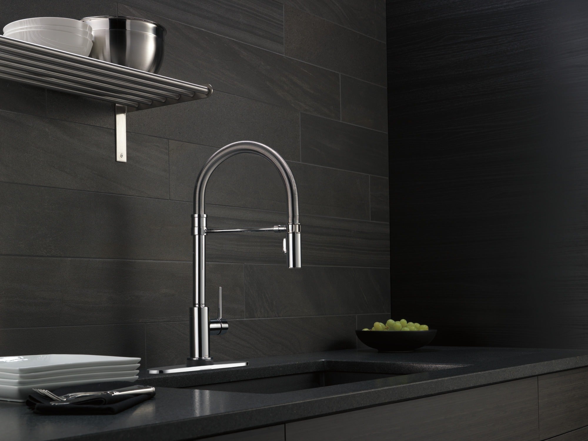 Delta Trinsic® Single-Handle Pull-Down Spring Kitchen Faucet with Touch<sub>2</sub>O® Technology