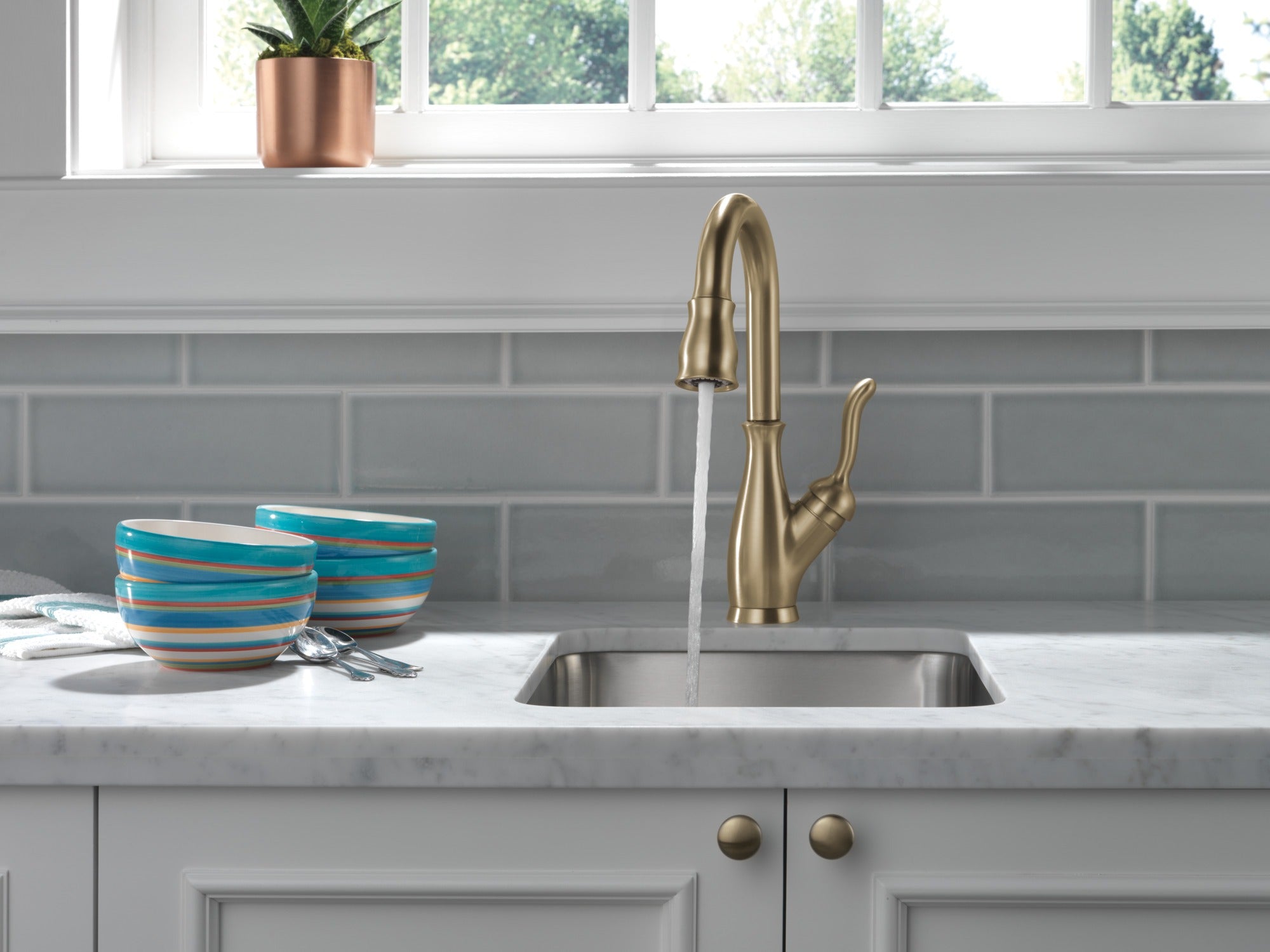Delta Leland® Single Handle Pull-Down Bar/Prep Faucet