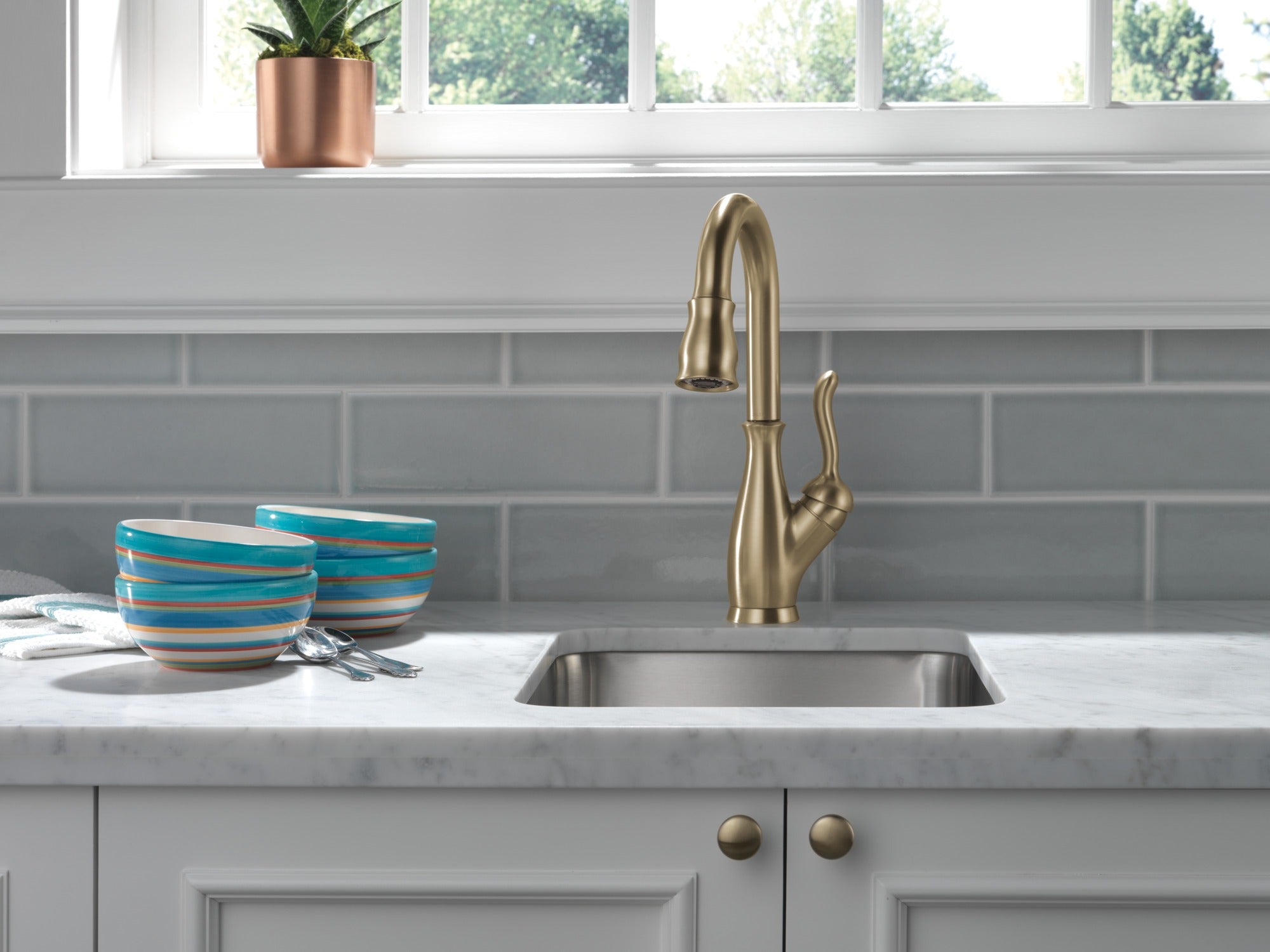 Delta Leland® Single Handle Pull-Down Bar/Prep Faucet