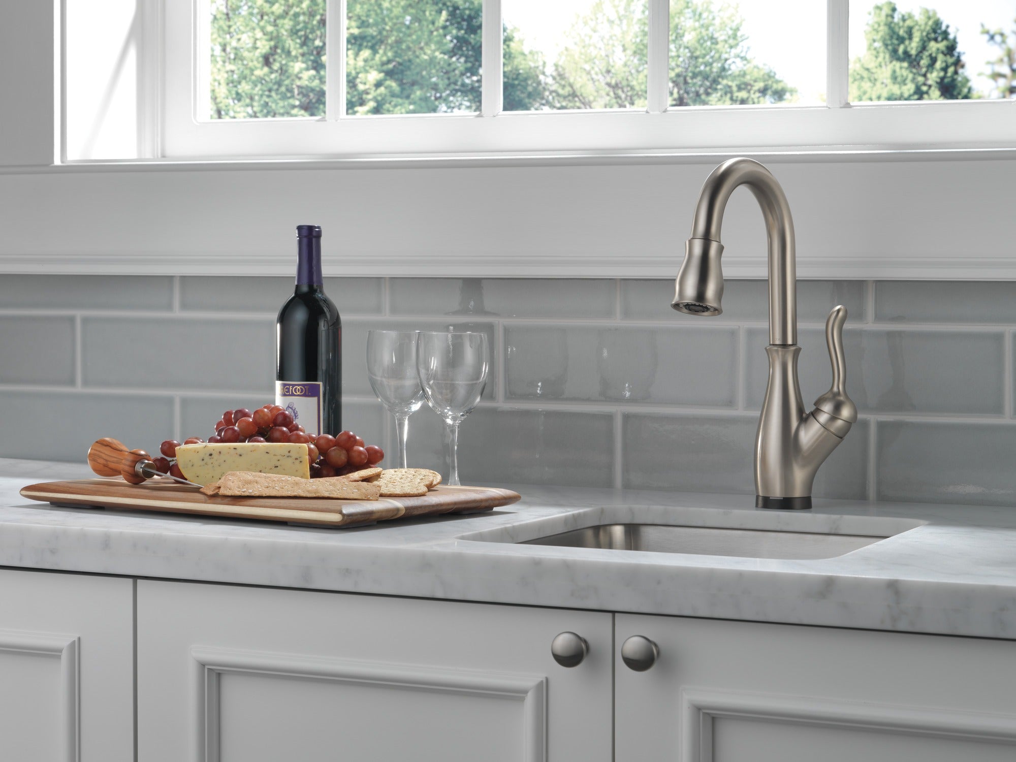 Delta Leland® Single Handle Pull-Down Bar / Prep Faucet with Touch<sub>2</sub>O® Technology