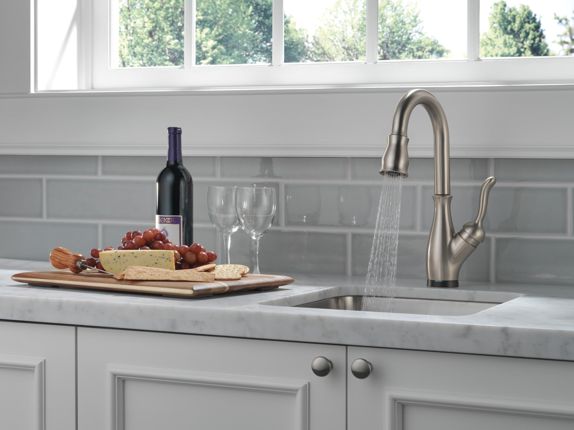 Delta Leland® Single Handle Pull-Down Bar / Prep Faucet with Touch<sub>2</sub>O® Technology