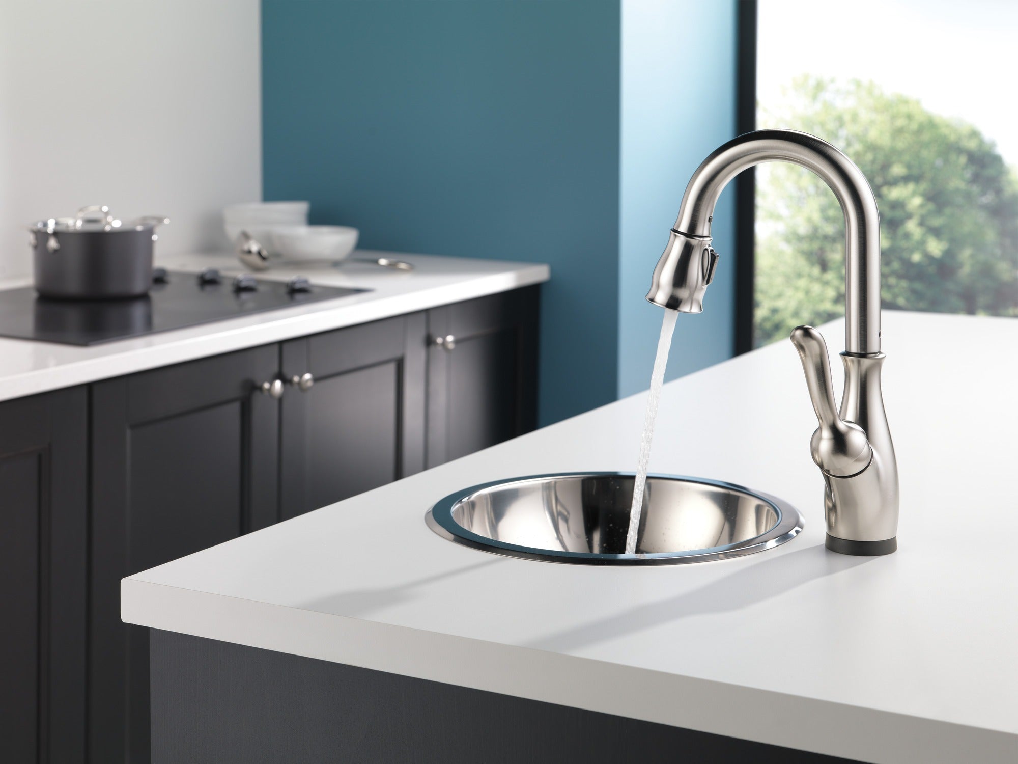 Delta Leland® Single Handle Pull-Down Bar / Prep Faucet with Touch<sub>2</sub>O® Technology