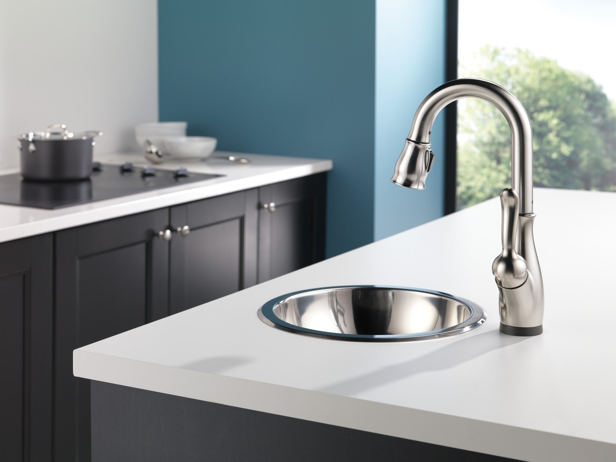 Delta Leland® Single Handle Pull-Down Bar / Prep Faucet with Touch<sub>2</sub>O® Technology