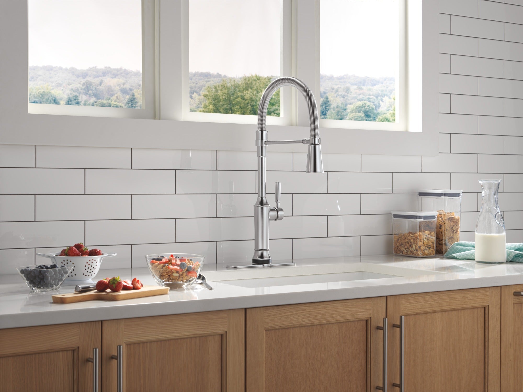 Delta Renaldi™ Touch2O® Technology Kitchen Faucet with Touchless Technology