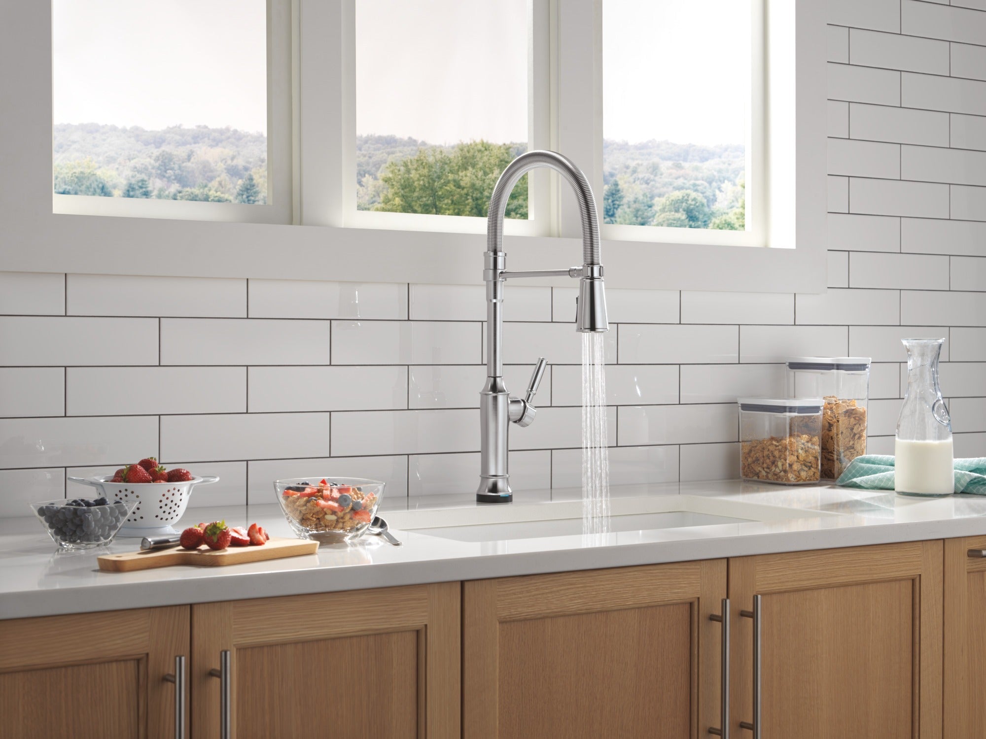 Delta Renaldi™ Touch2O® Technology Kitchen Faucet with Touchless Technology