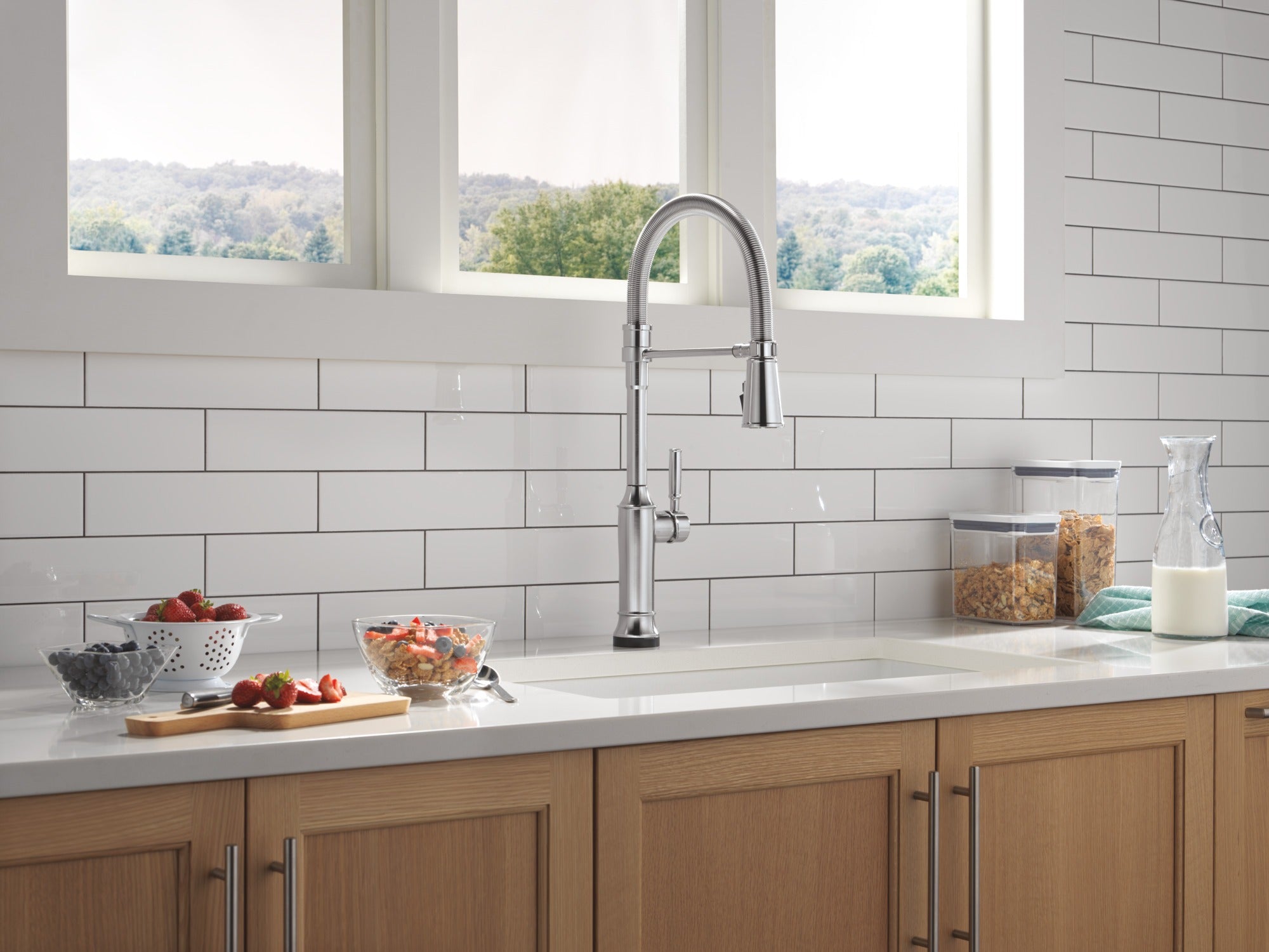 Delta Renaldi™ Touch2O® Technology Kitchen Faucet with Touchless Technology
