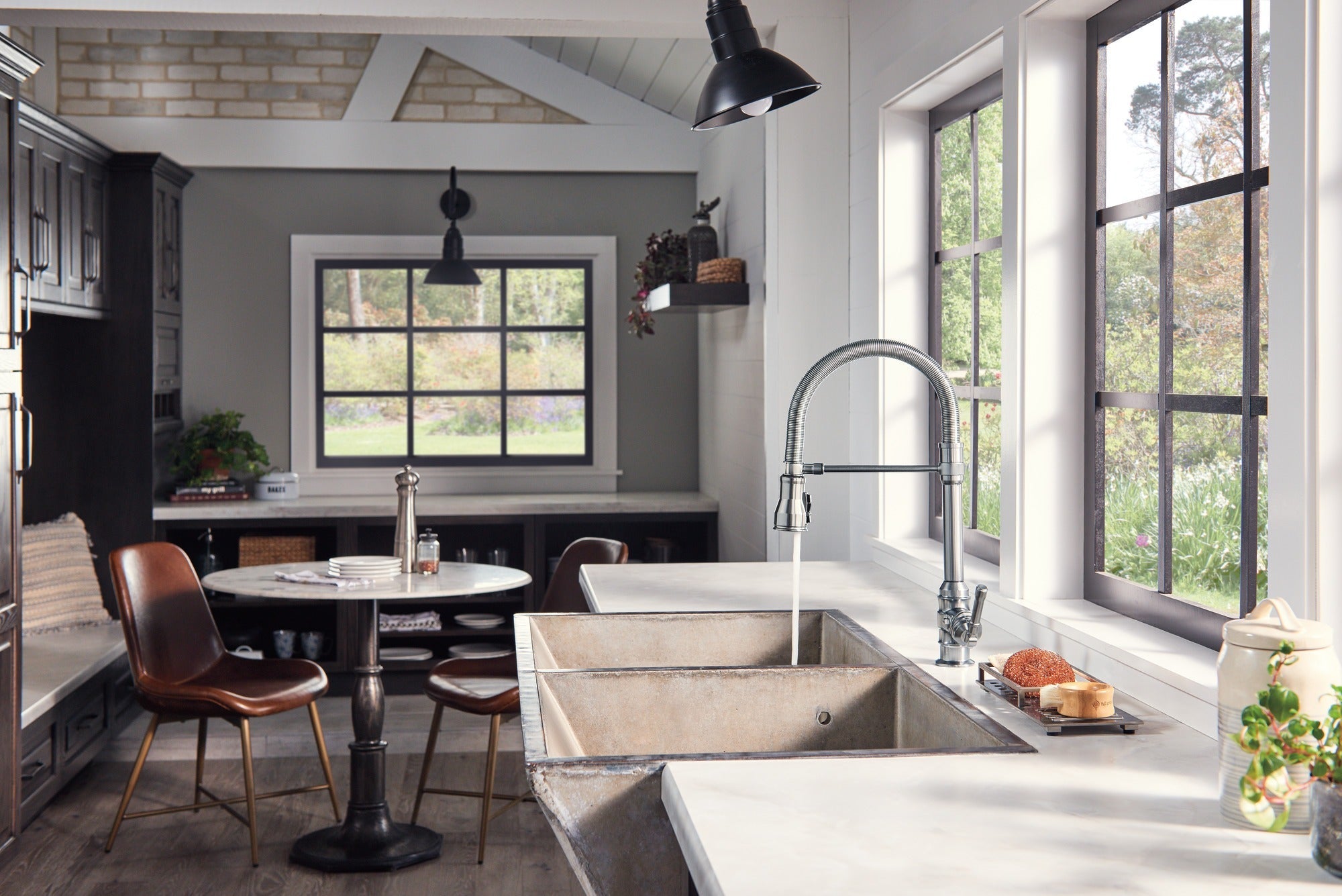 Delta Broderick® Single Handle Pull-Down Kitchen Faucet With Spring Spout