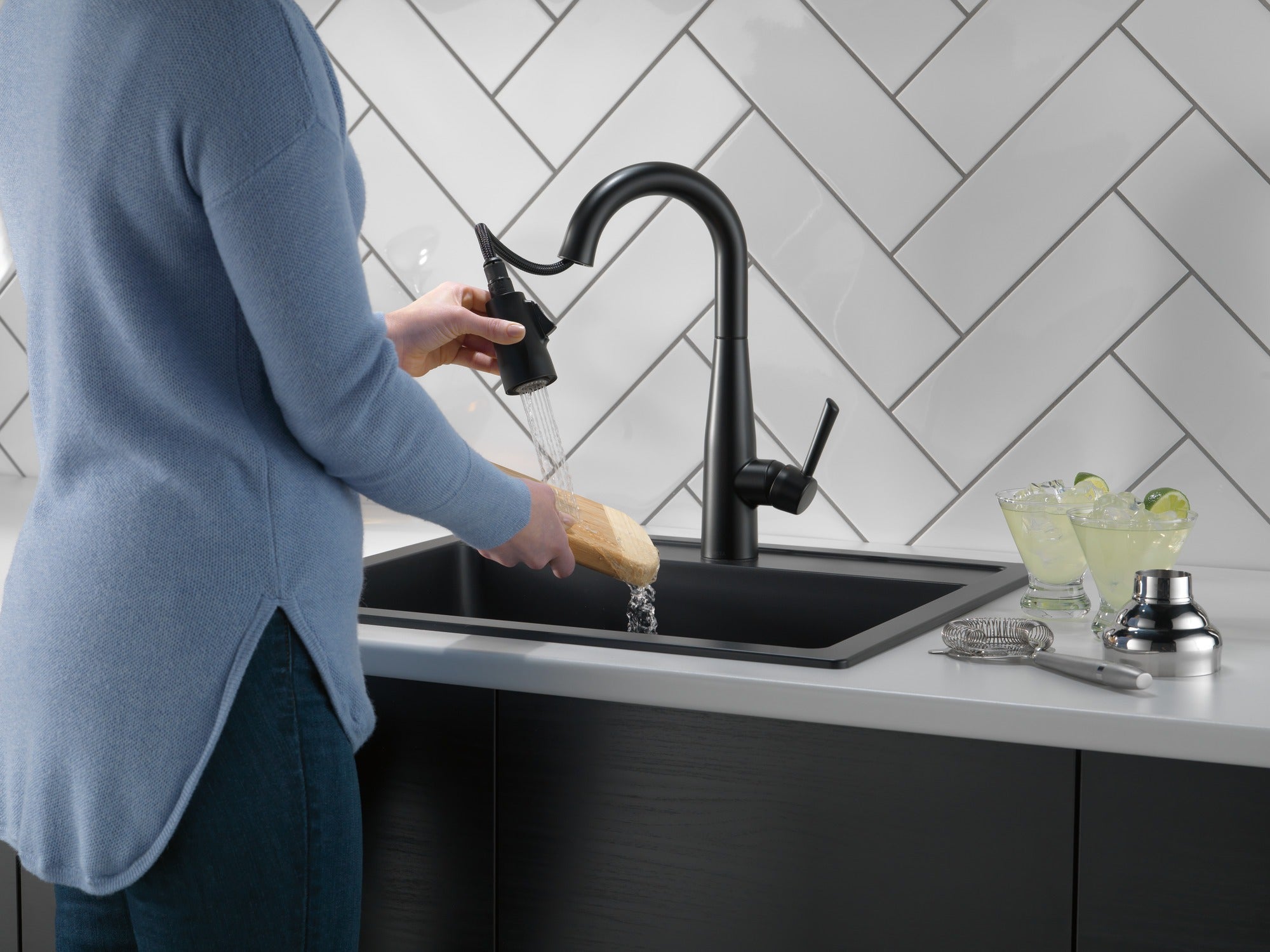 Delta Essa® Single Handle Pull-Down Bar / Prep Faucet