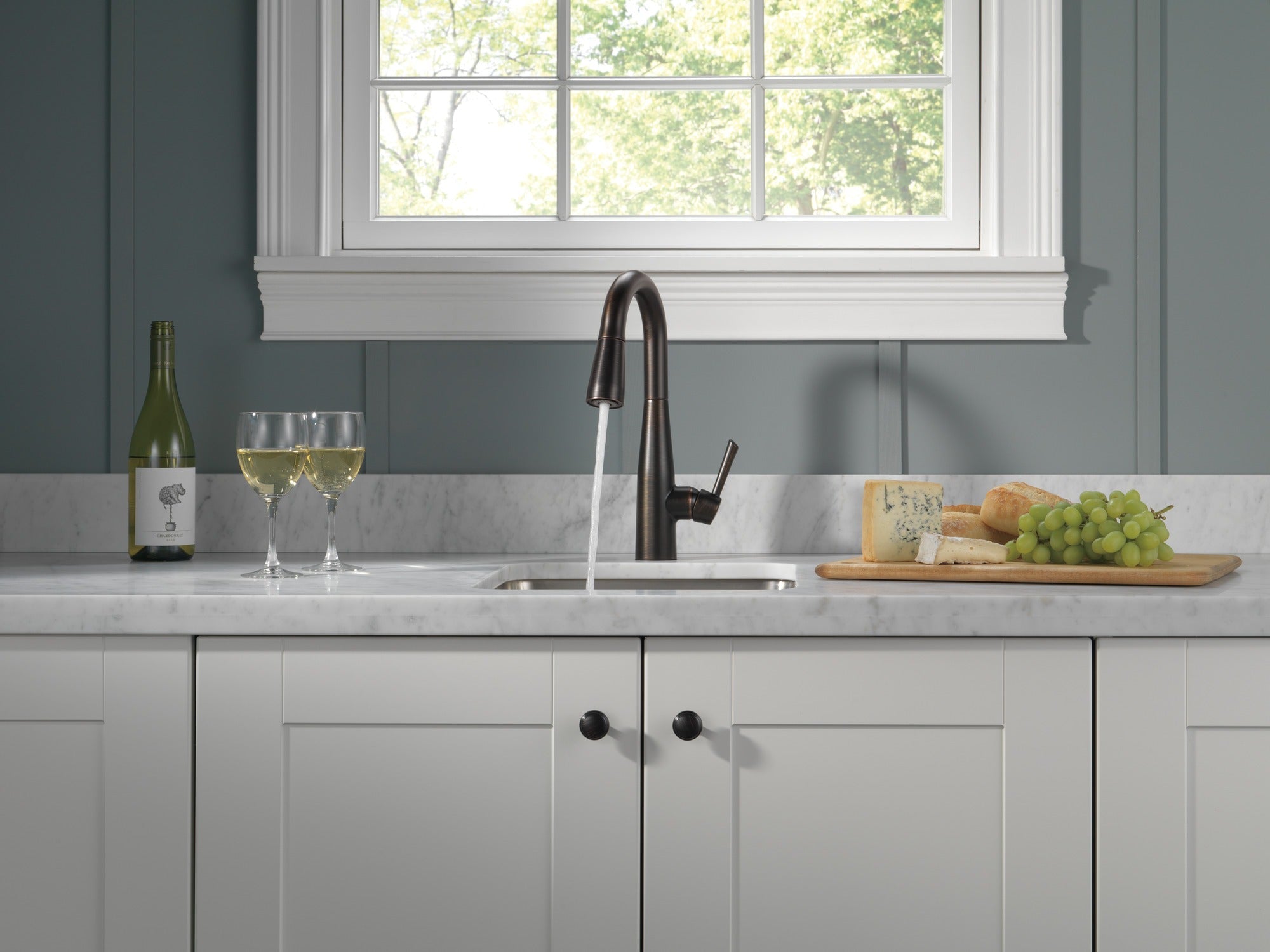 Delta Essa® Single Handle Pull-Down Bar / Prep Faucet