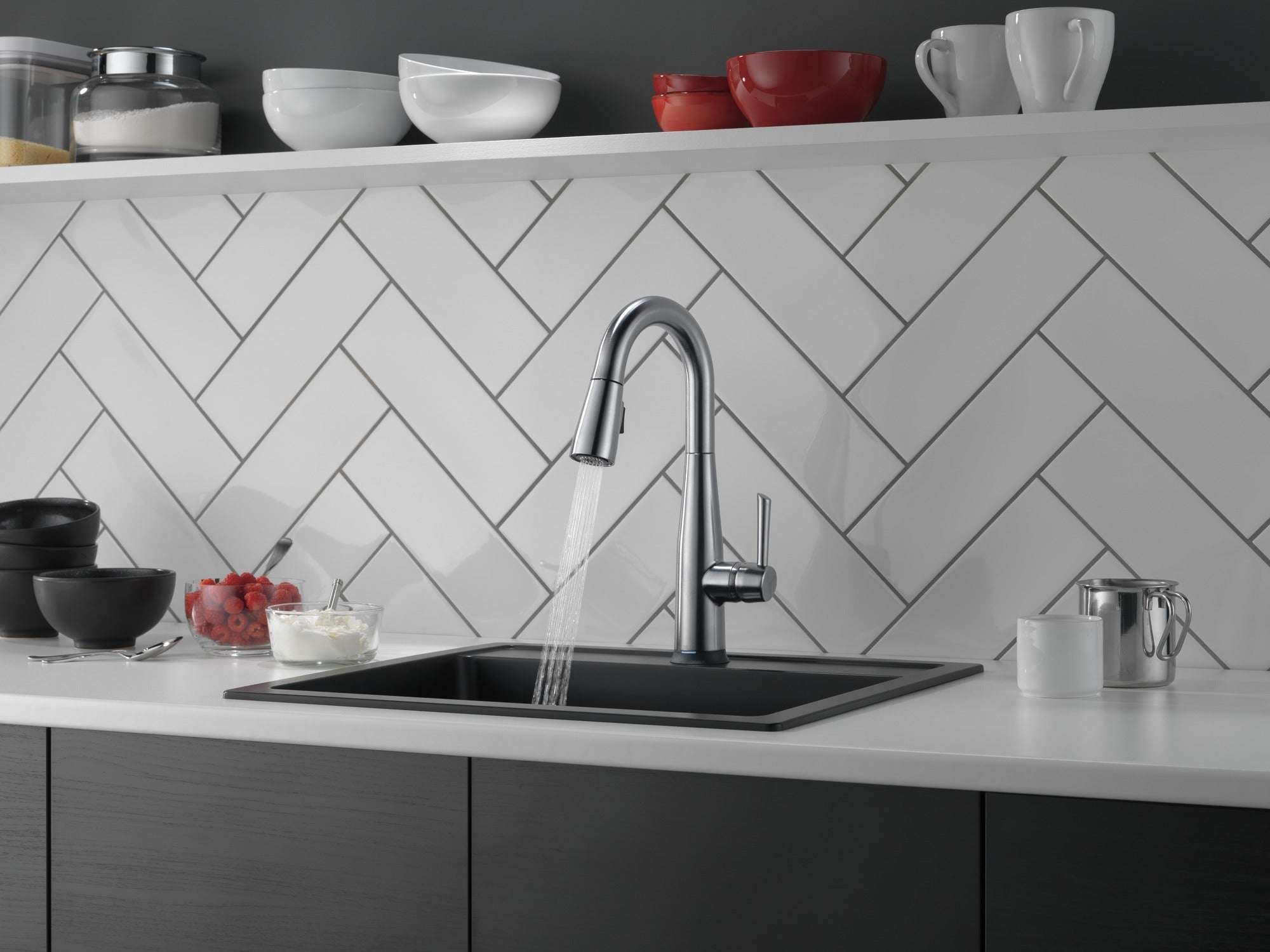 Delta Essa® Single Handle Pull-Down Bar / Prep Faucet with Touch<sub>2</sub>O® Technology