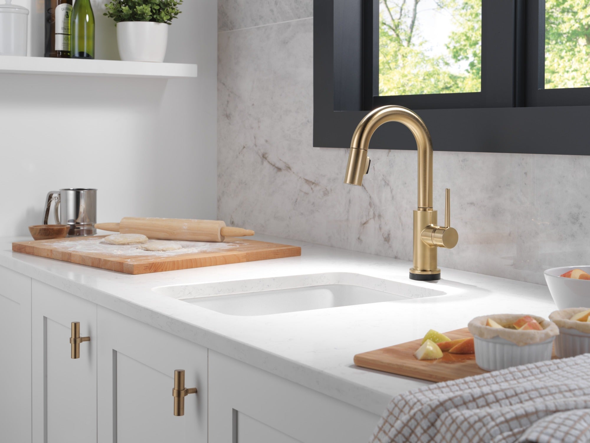 Delta Trinsic® Single Handle Pull-Down Bar / Prep Faucet with Touch<sub>2</sub>O® Technology