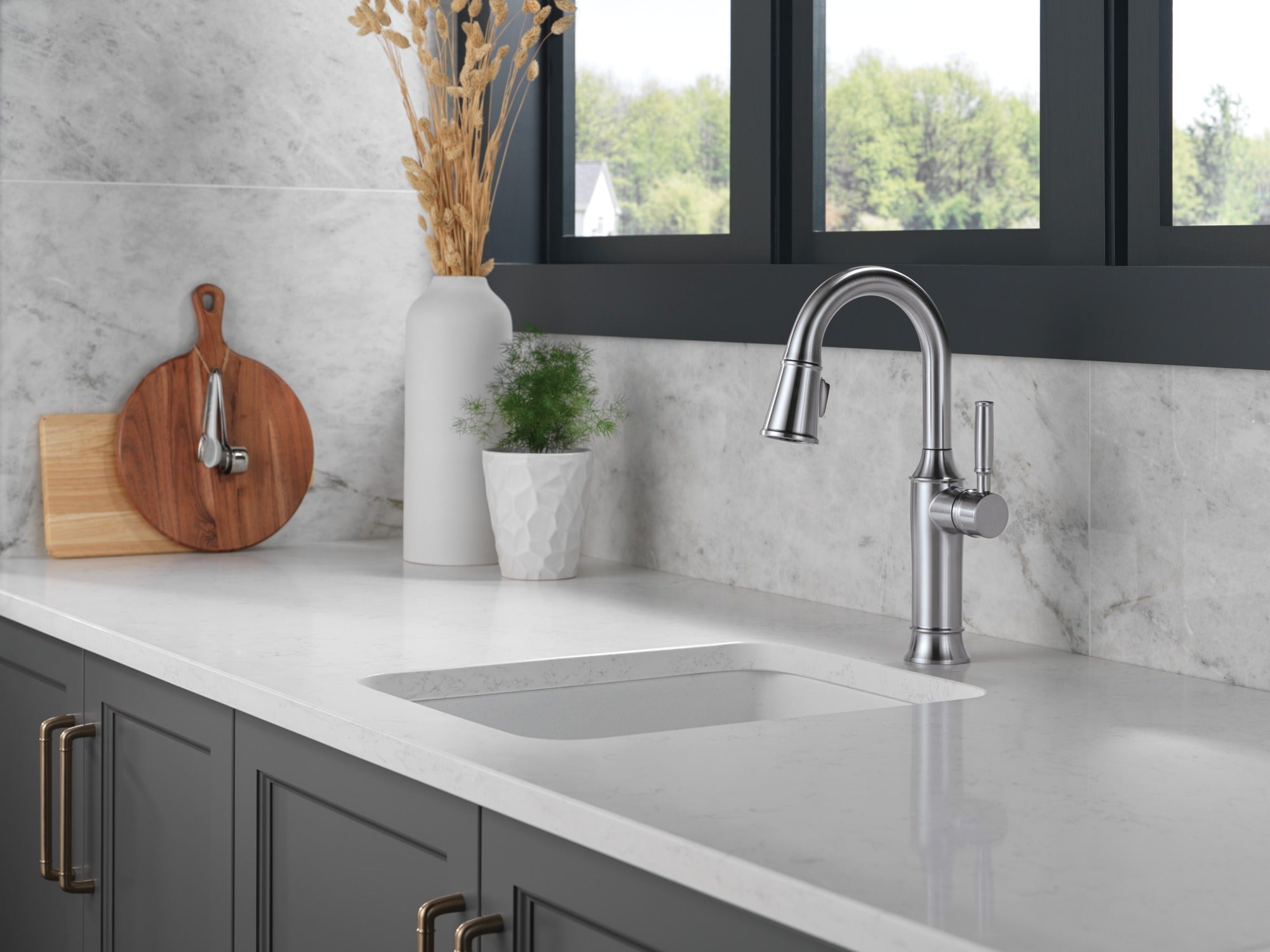 Delta Renaldi™ Single Handle Pull-Down Bar / Prep Faucet