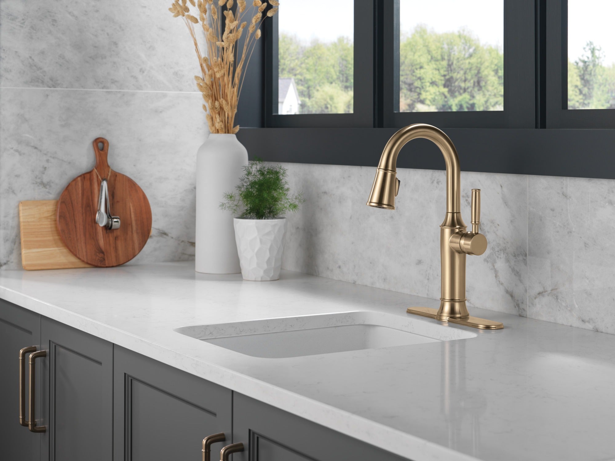 Delta Renaldi™ Single Handle Pull-Down Bar / Prep Faucet