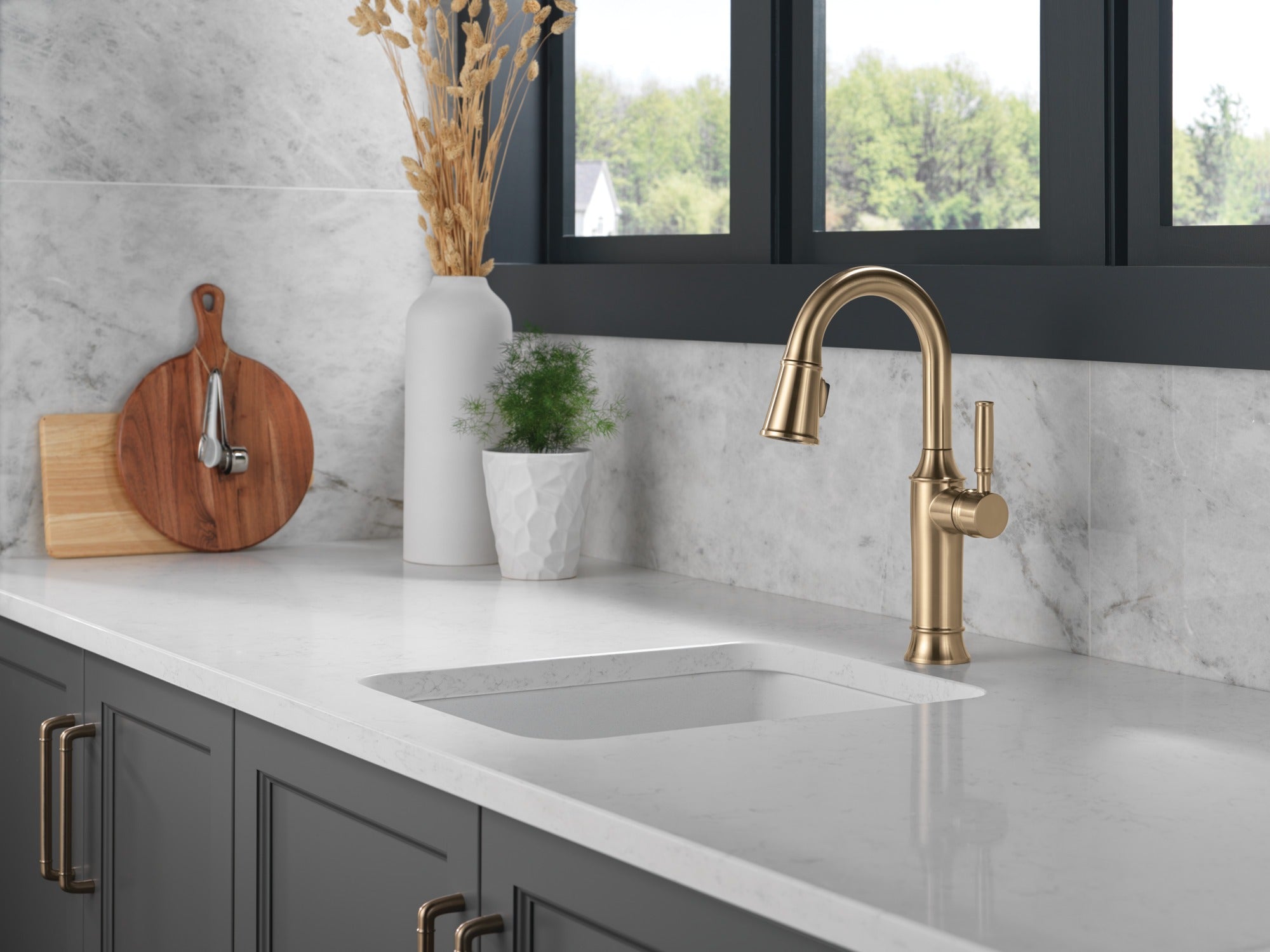 Delta Renaldi™ Single Handle Pull-Down Bar / Prep Faucet