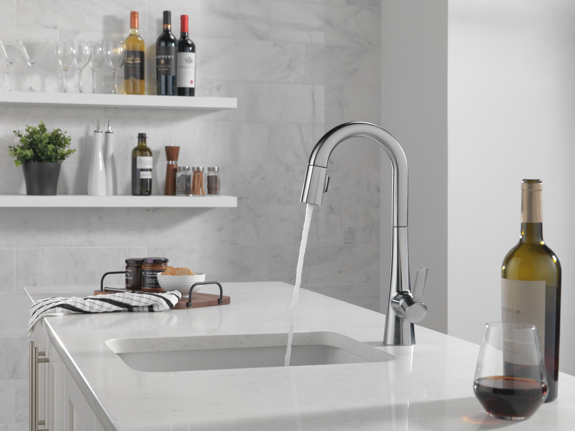 Delta Monrovia® Single Handle Pull-Down Bar / Prep Faucet