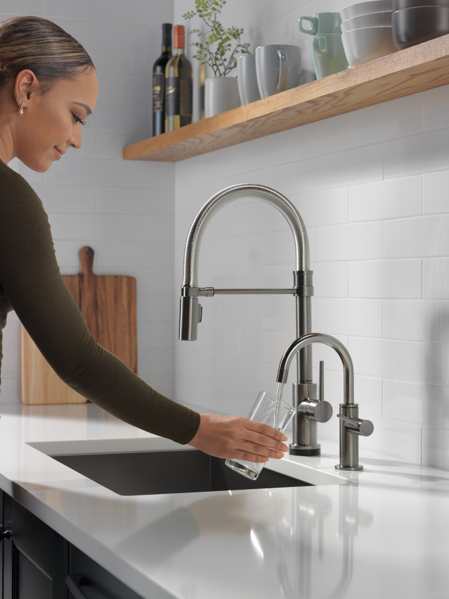 Delta Trinsic® Single-Handle Pull-Down Spring Kitchen Faucet with Touch<sub>2</sub>O® Technology