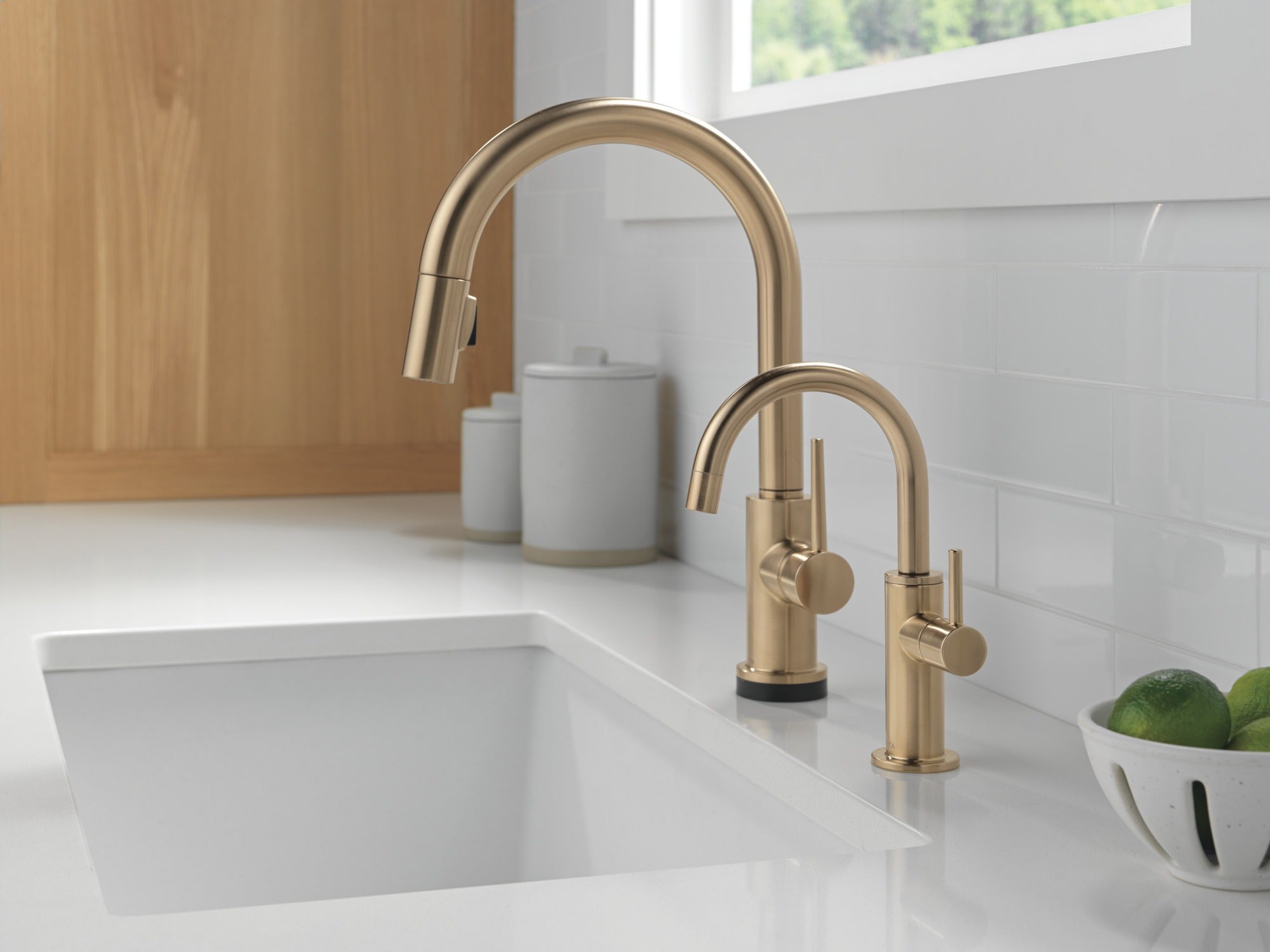 Delta Trinsic® Single Handle Pull-Down Kitchen Faucet with Touch<sub>2</sub>O® Technology