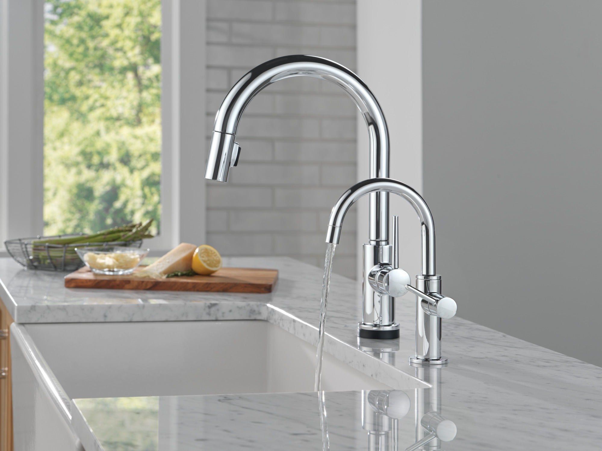 Delta Trinsic® Single Handle Pull-Down Kitchen Faucet with Touch<sub>2</sub>O® Technology
