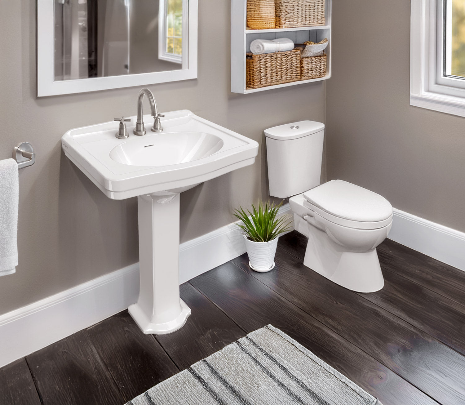23" Traditional Pedestal Sink with an Integrated Oval Bowl, Faucet Drilling, Low-Rise Backsplash and Overflow