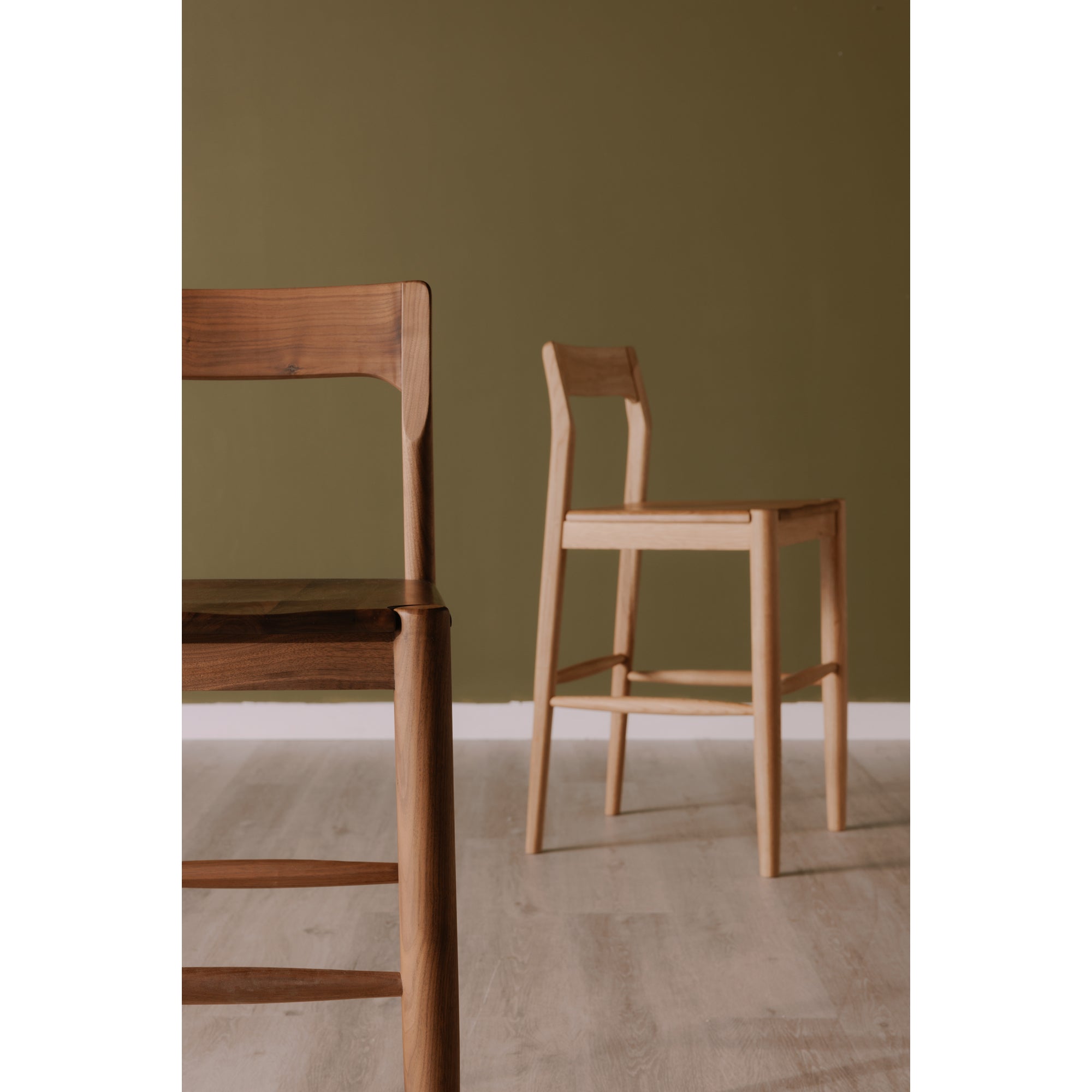 Moes Owing Barstool Walnut Brown BC-1125-03