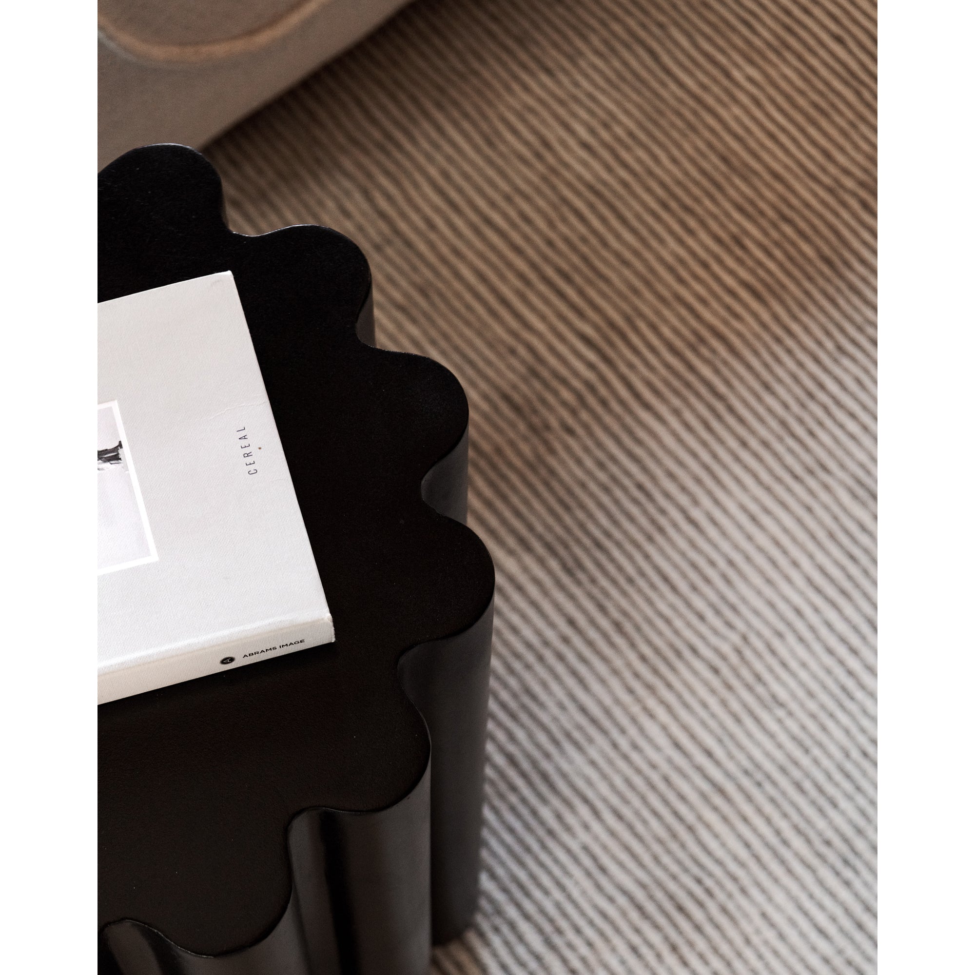 Moes Taffy Accent Table Black BQ-1062-02