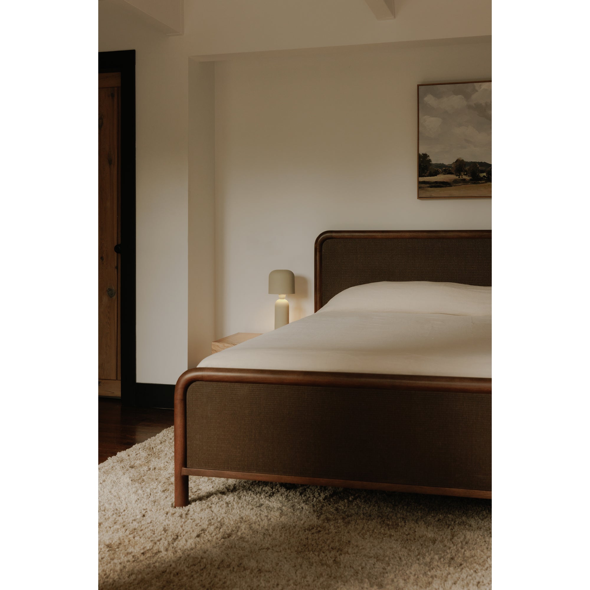 Moes Rye Queen Bed Warm Brown BZ-1145-03-0