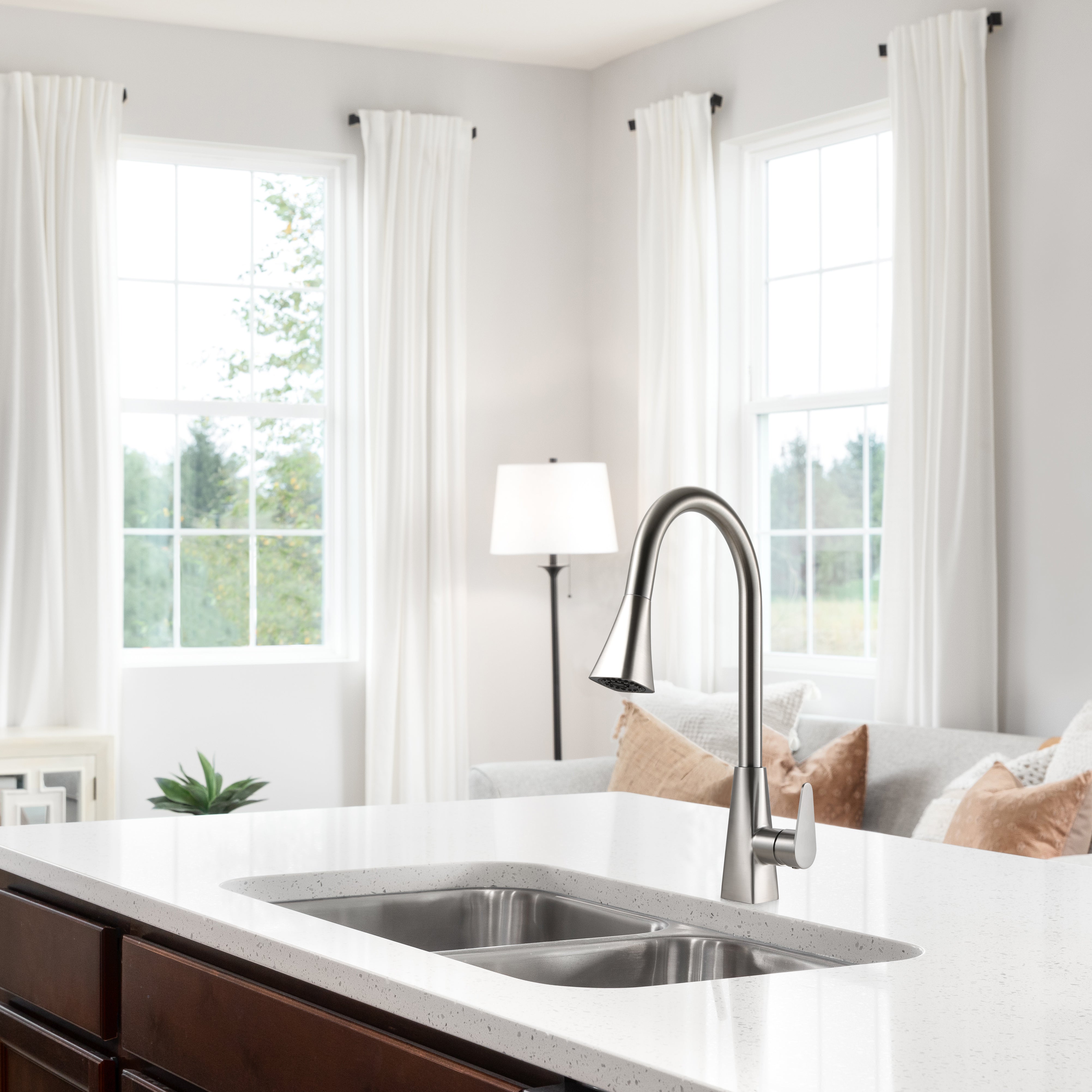 Houzer Catori Series Single Handle Pull-Out Kitchen Faucet