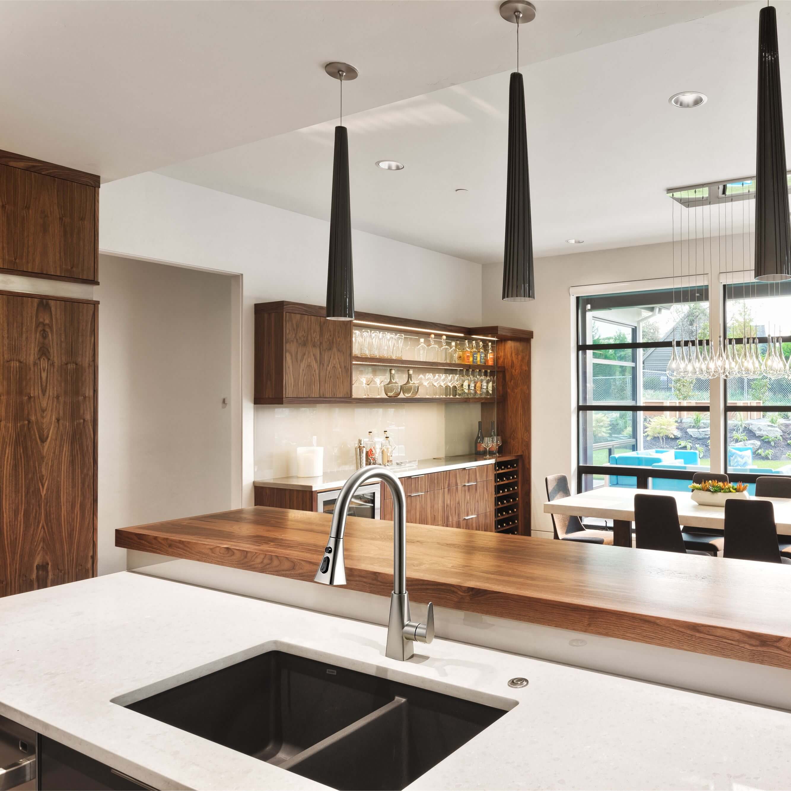 Houzer Catori Series Single Handle Pull-Out Kitchen Faucet