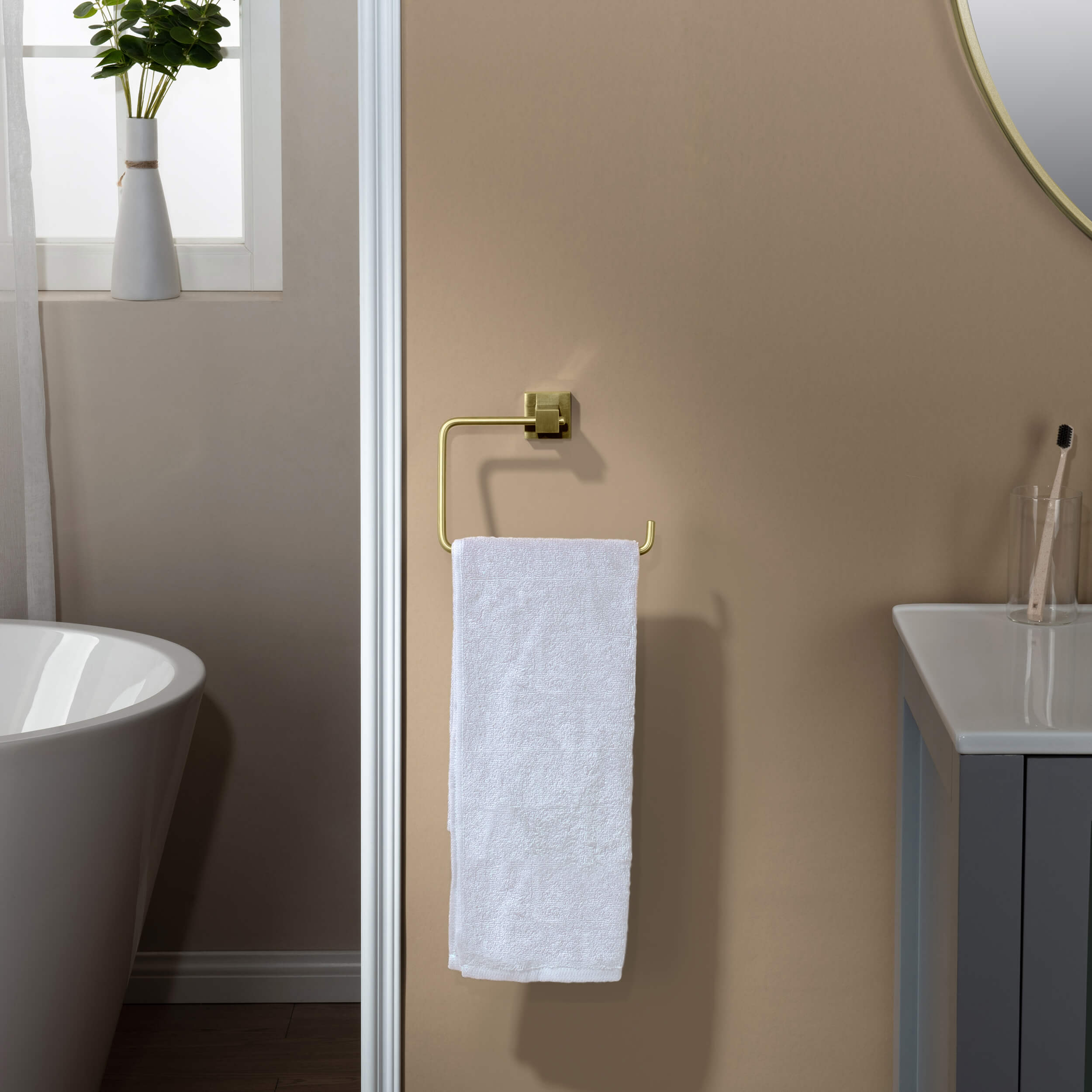 Quadra 4-Piece Bathroom Hardware Set 2