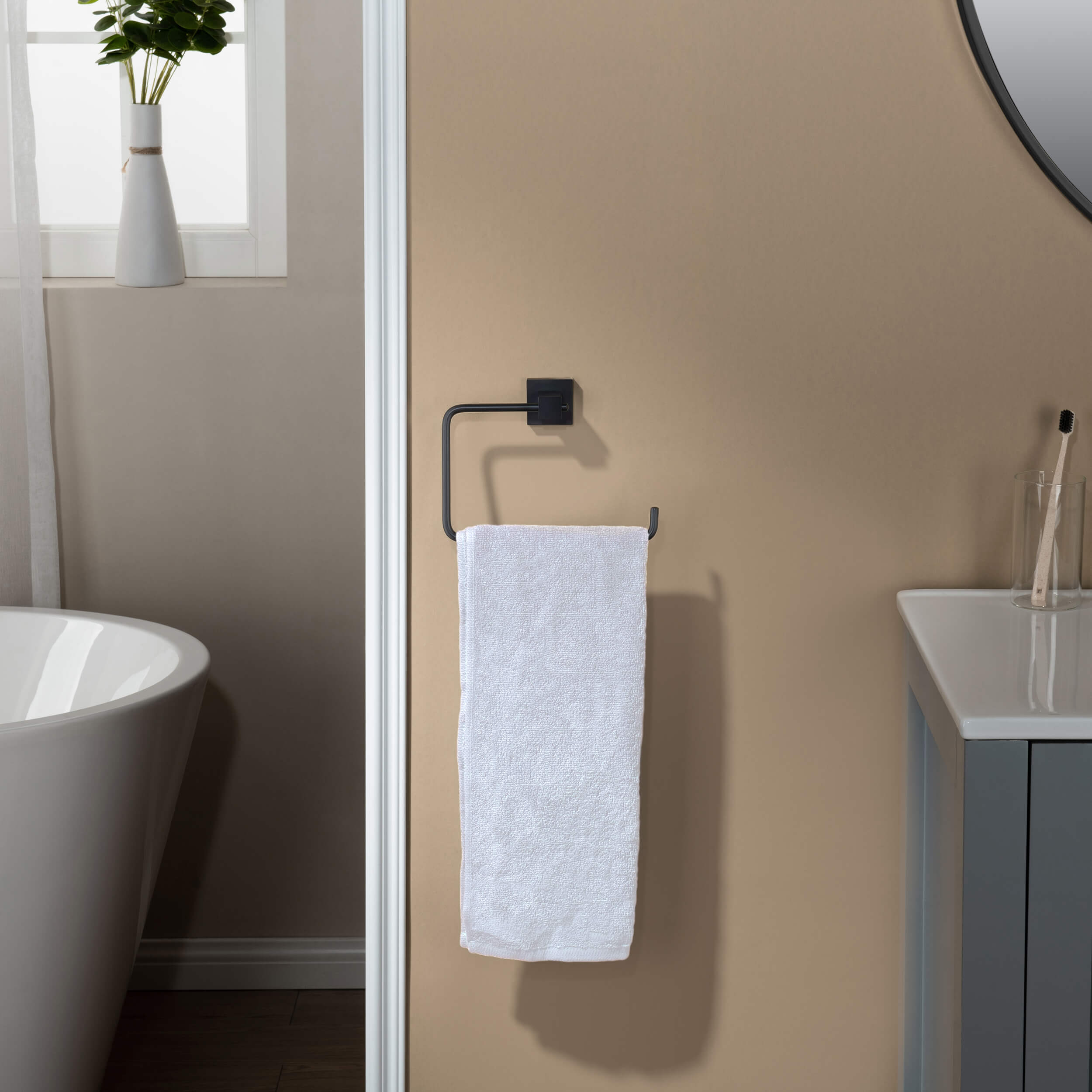 Quadra 4-Piece Bathroom Hardware Set 2
