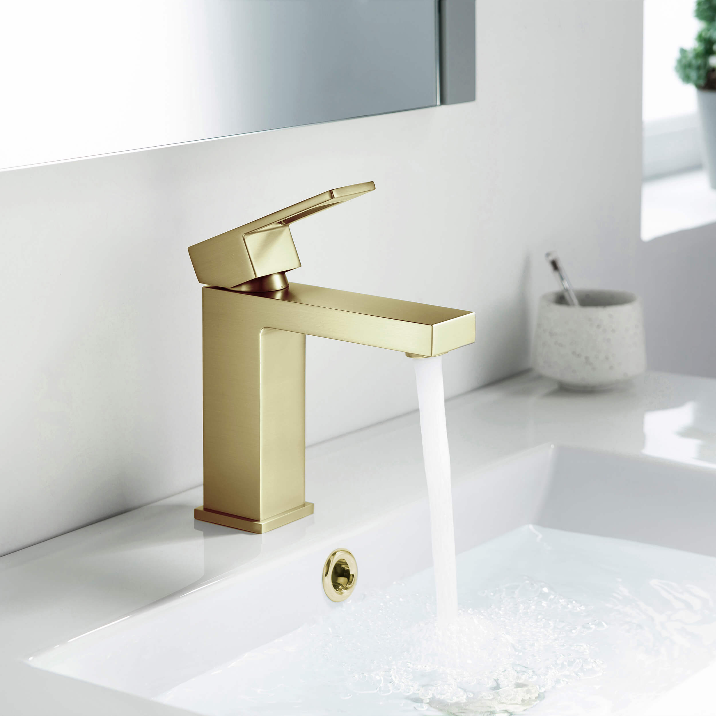 Quadra Single Handle Bathroom Vanity Sink Faucet with Pop Up Drain