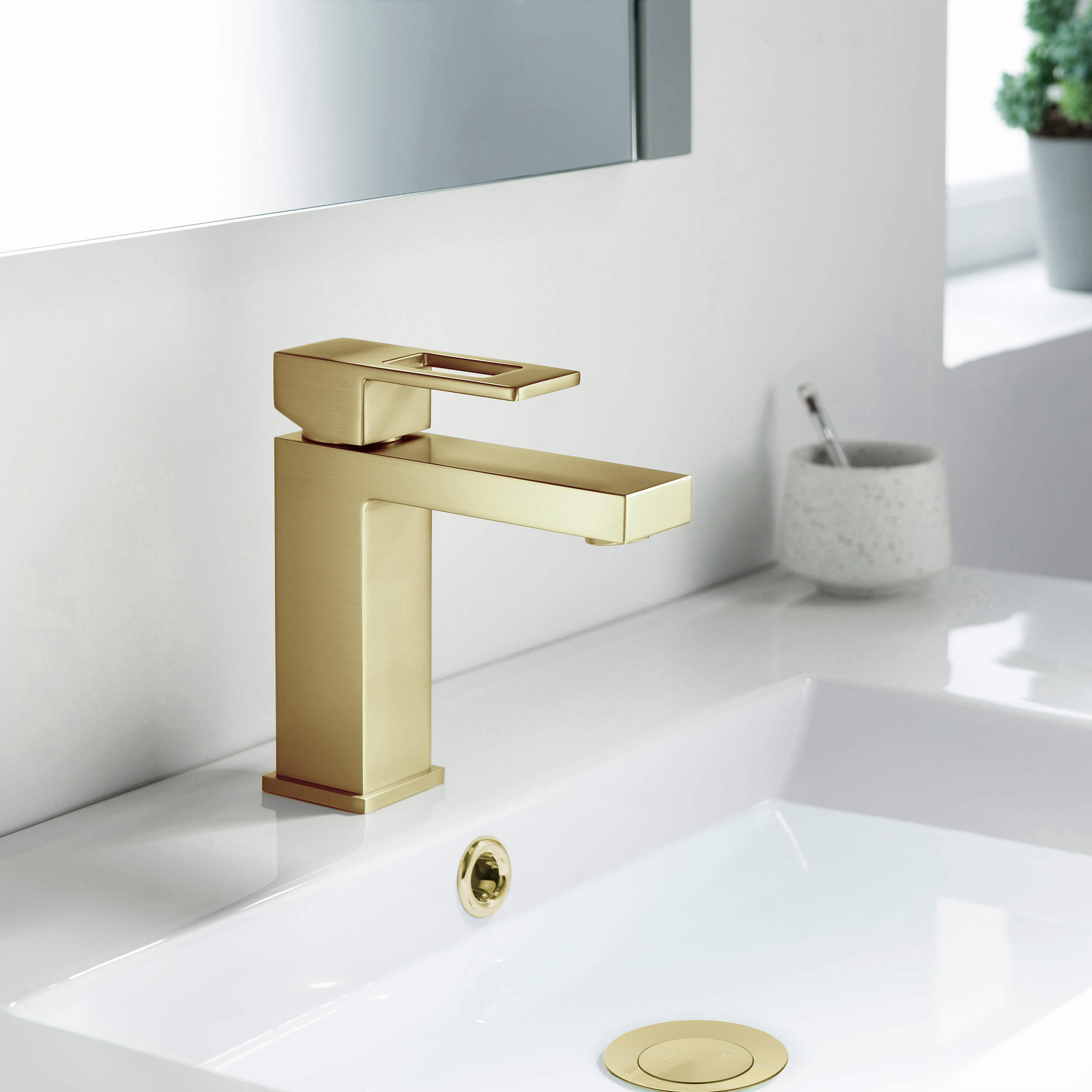 Quadra Single Handle Bathroom Vanity Sink Faucet with Pop Up Drain