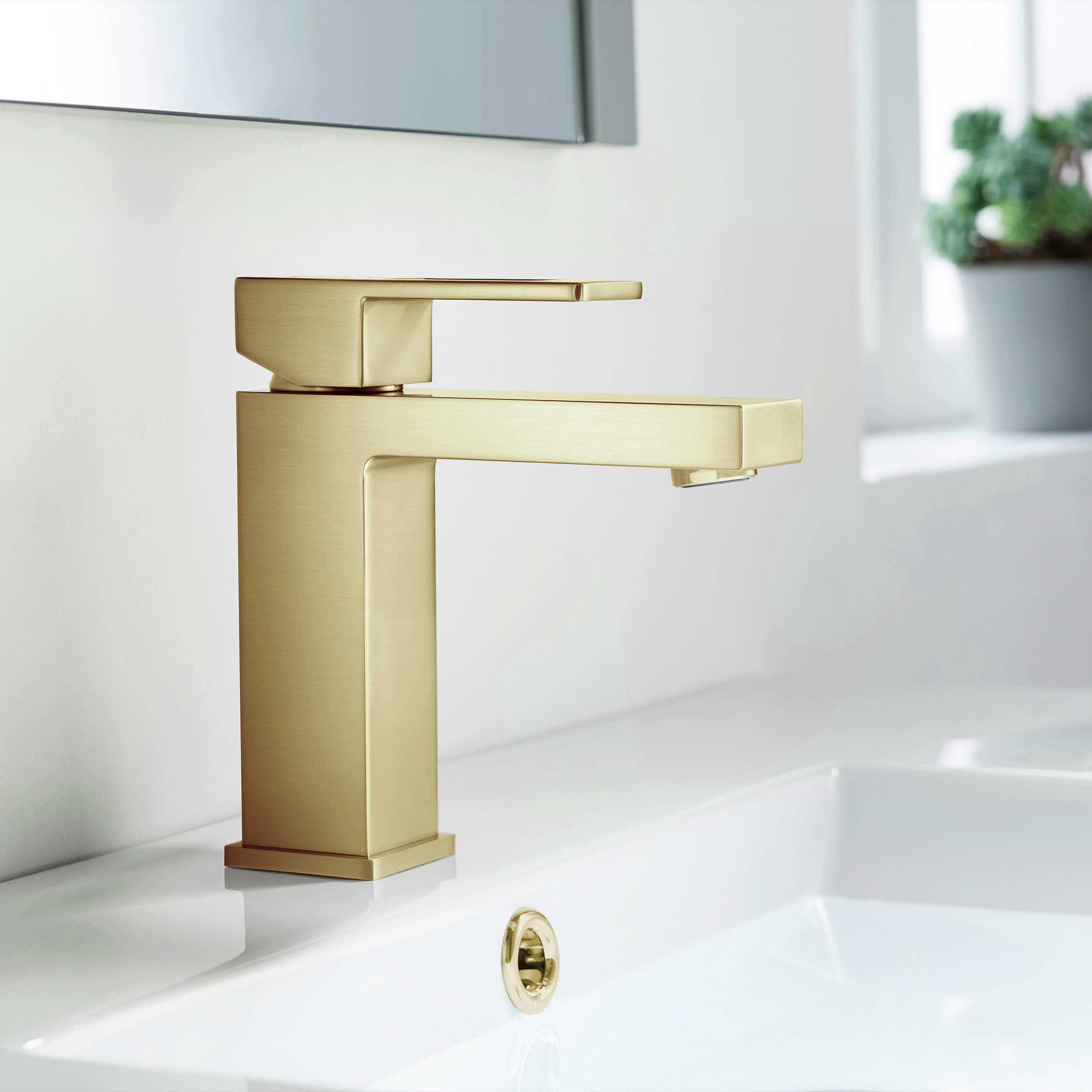 Quadra Single Handle Bathroom Vanity Sink Faucet with Pop Up Drain