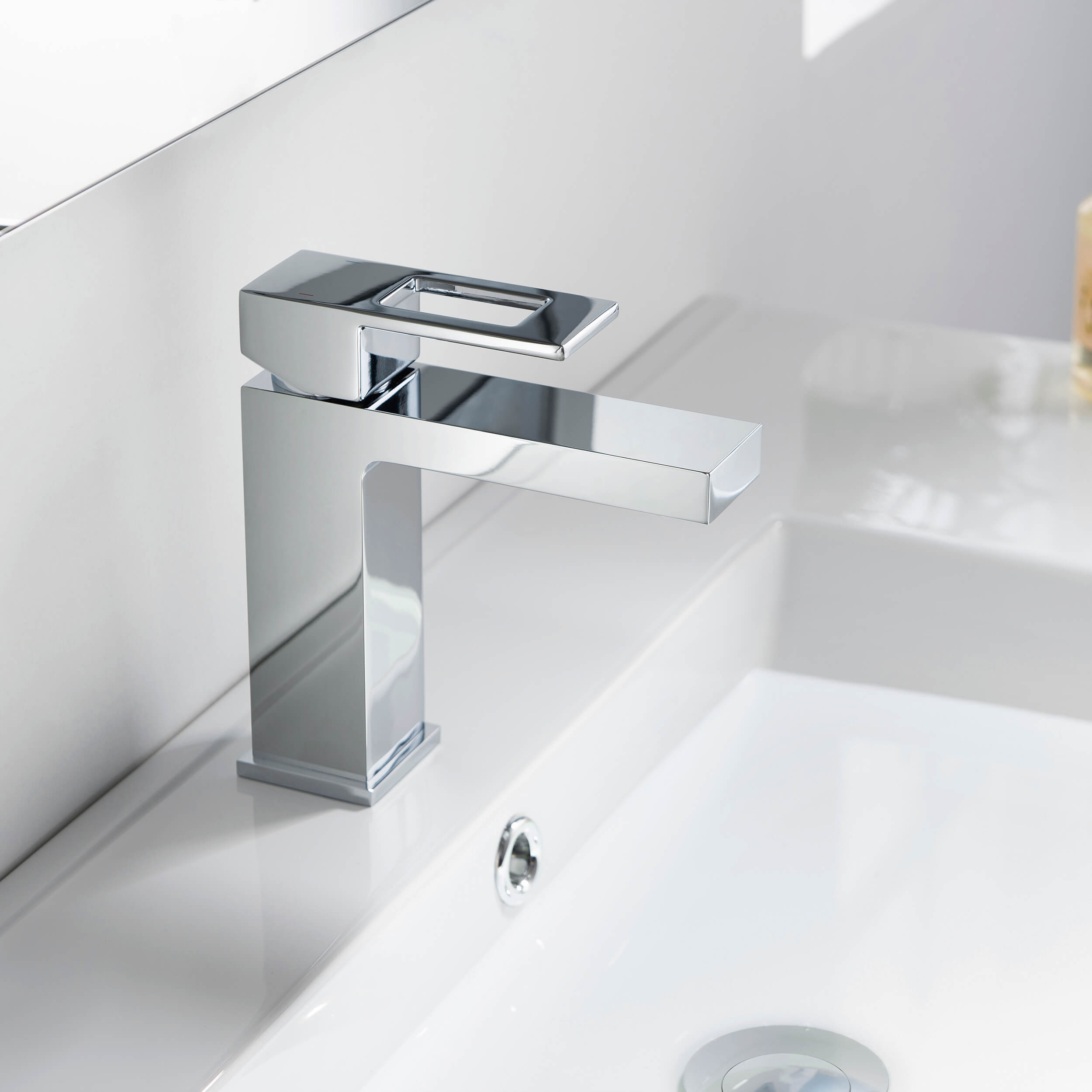 Quadra Single Handle Bathroom Vanity Sink Faucet with Pop Up Drain