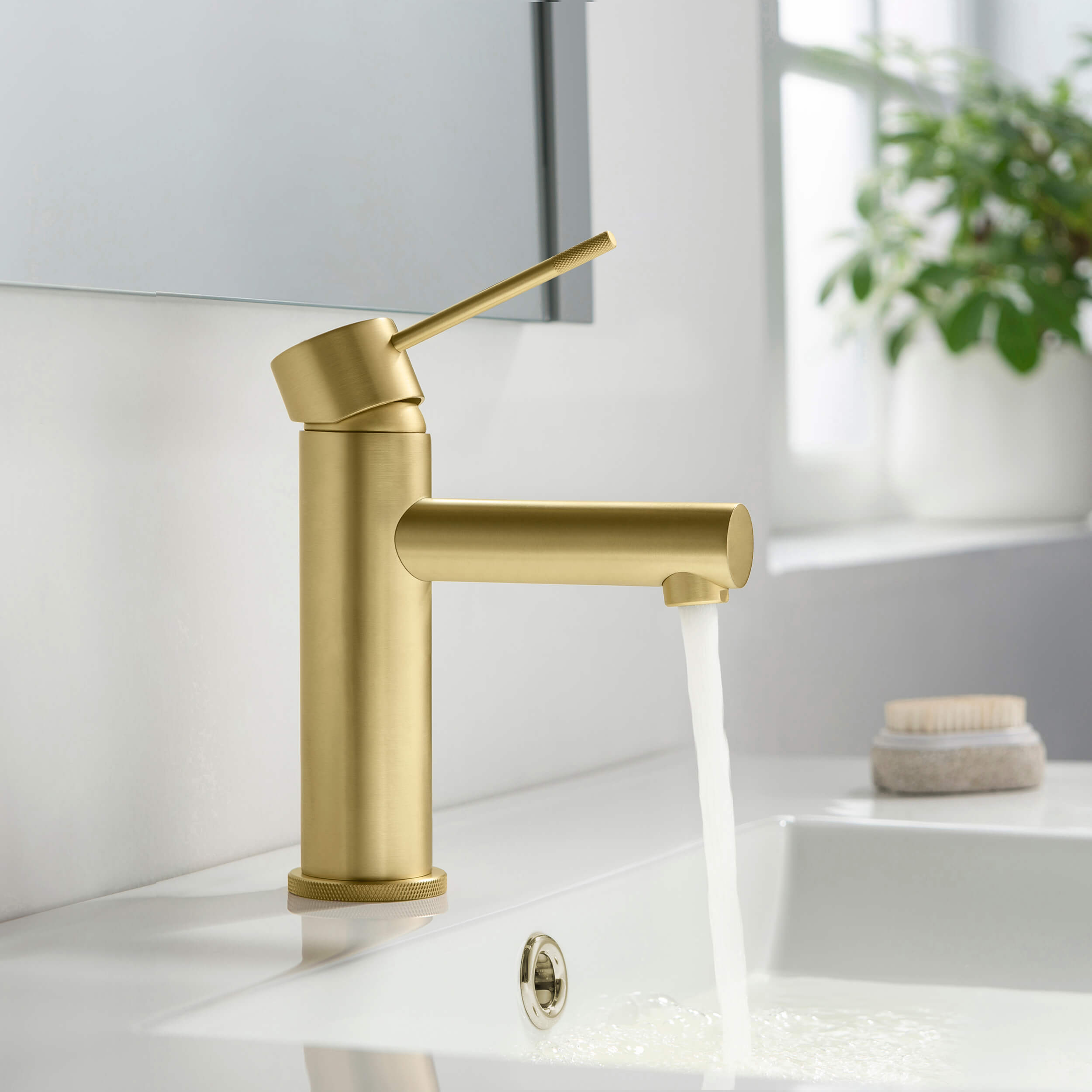 Verona Single Handle Bathroom Vanity Sink Faucet with Pop Up Drain