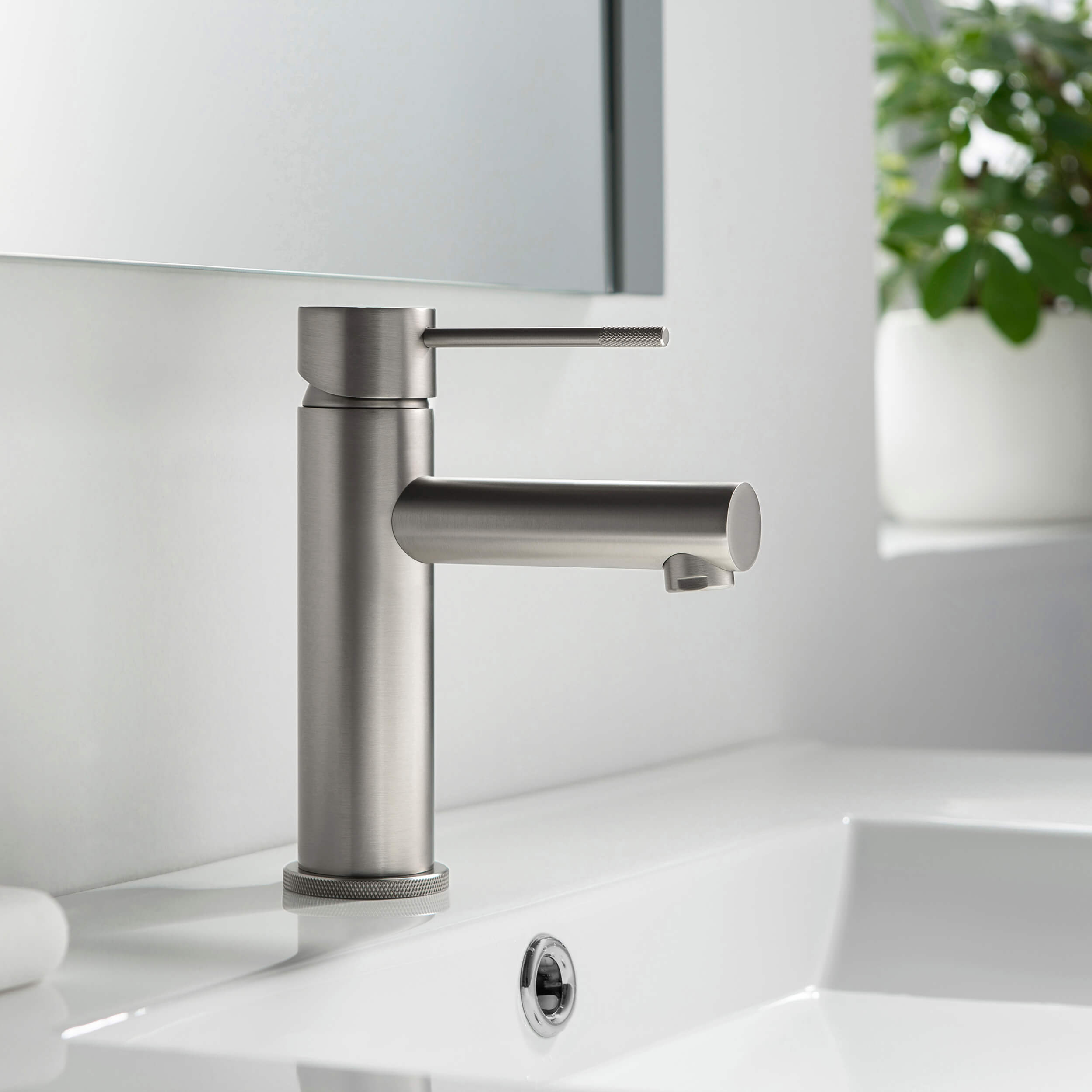 Verona Single Handle Bathroom Vanity Sink Faucet with Pop Up Drain