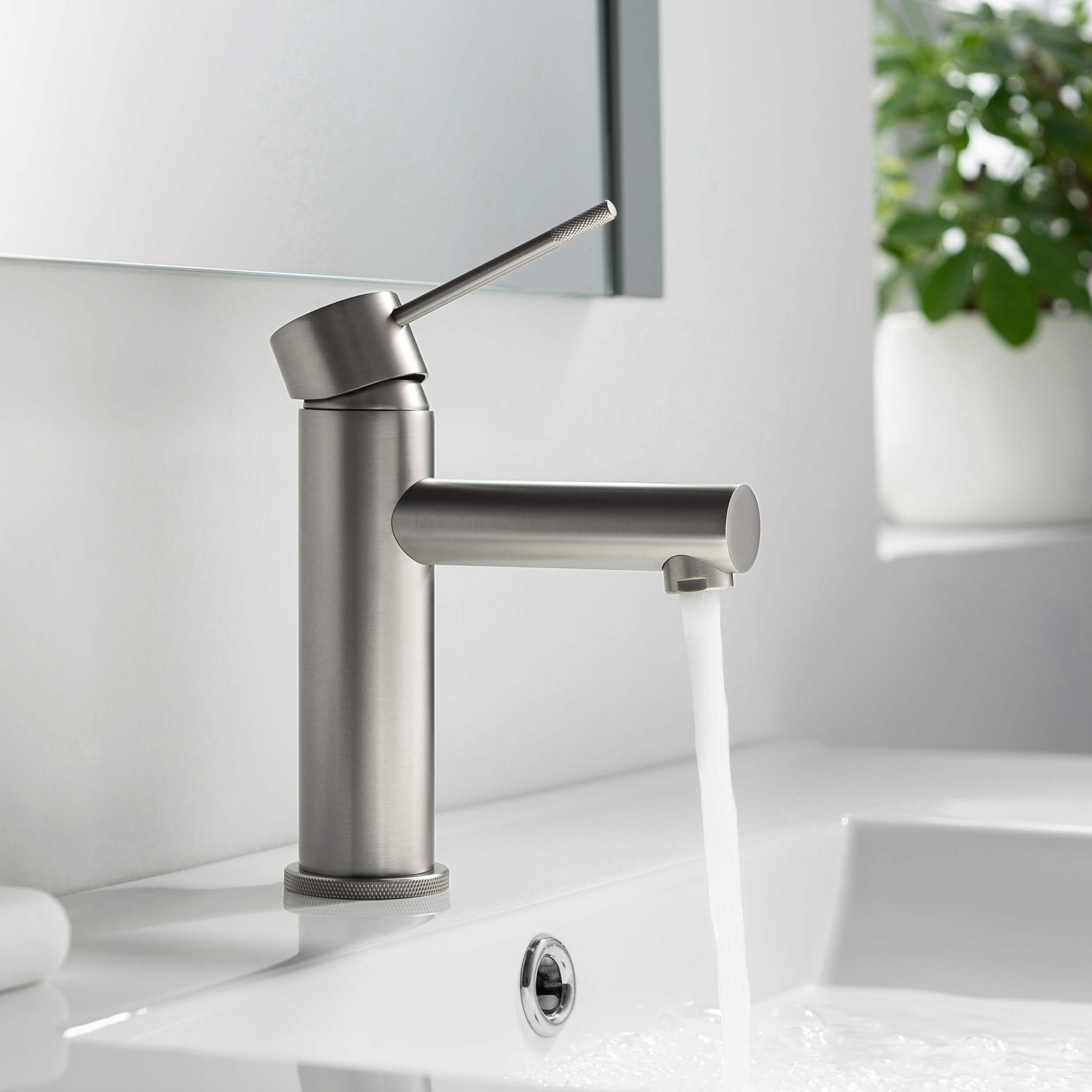 Verona Single Handle Bathroom Vanity Sink Faucet with Pop Up Drain