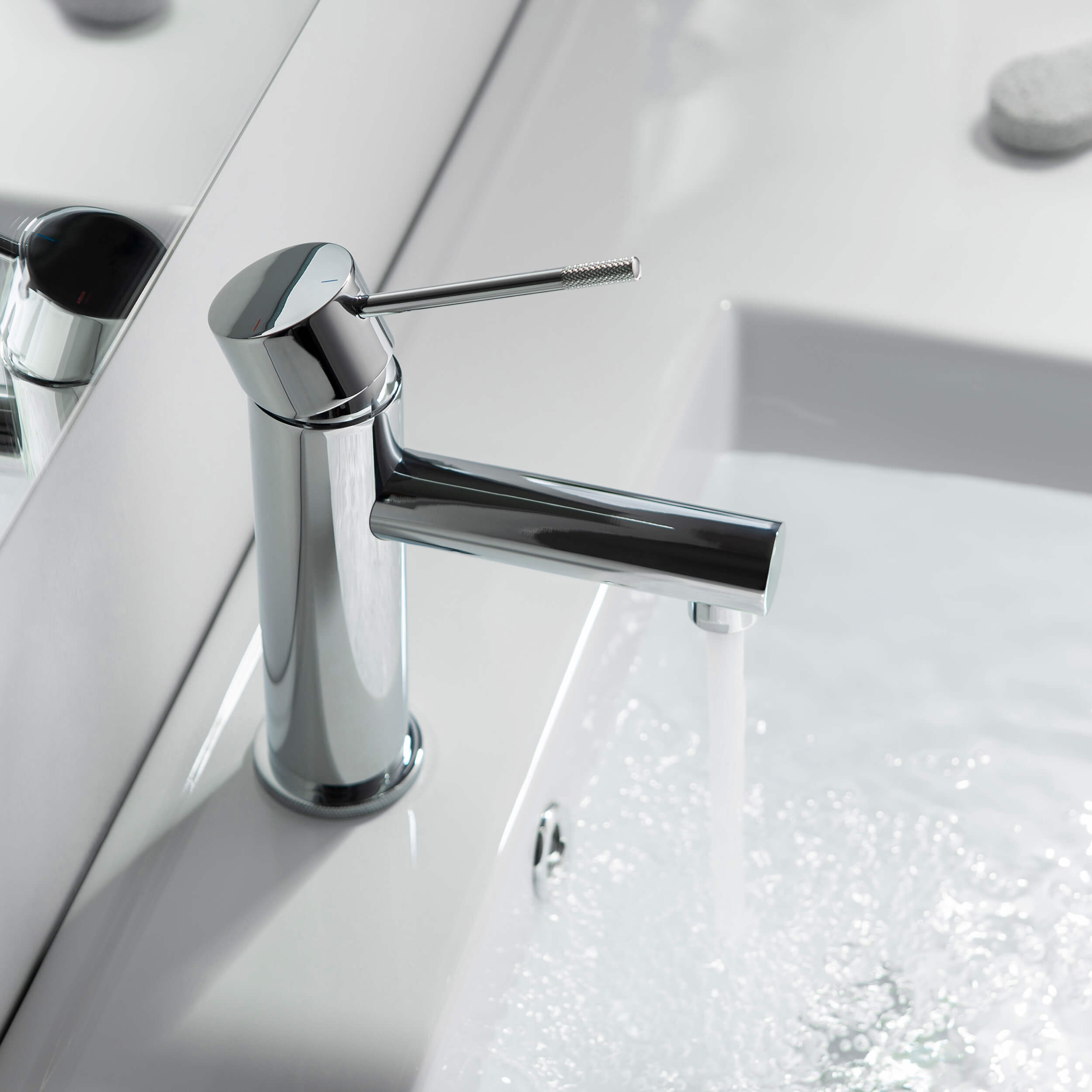 Verona Single Handle Bathroom Vanity Sink Faucet with Pop Up Drain