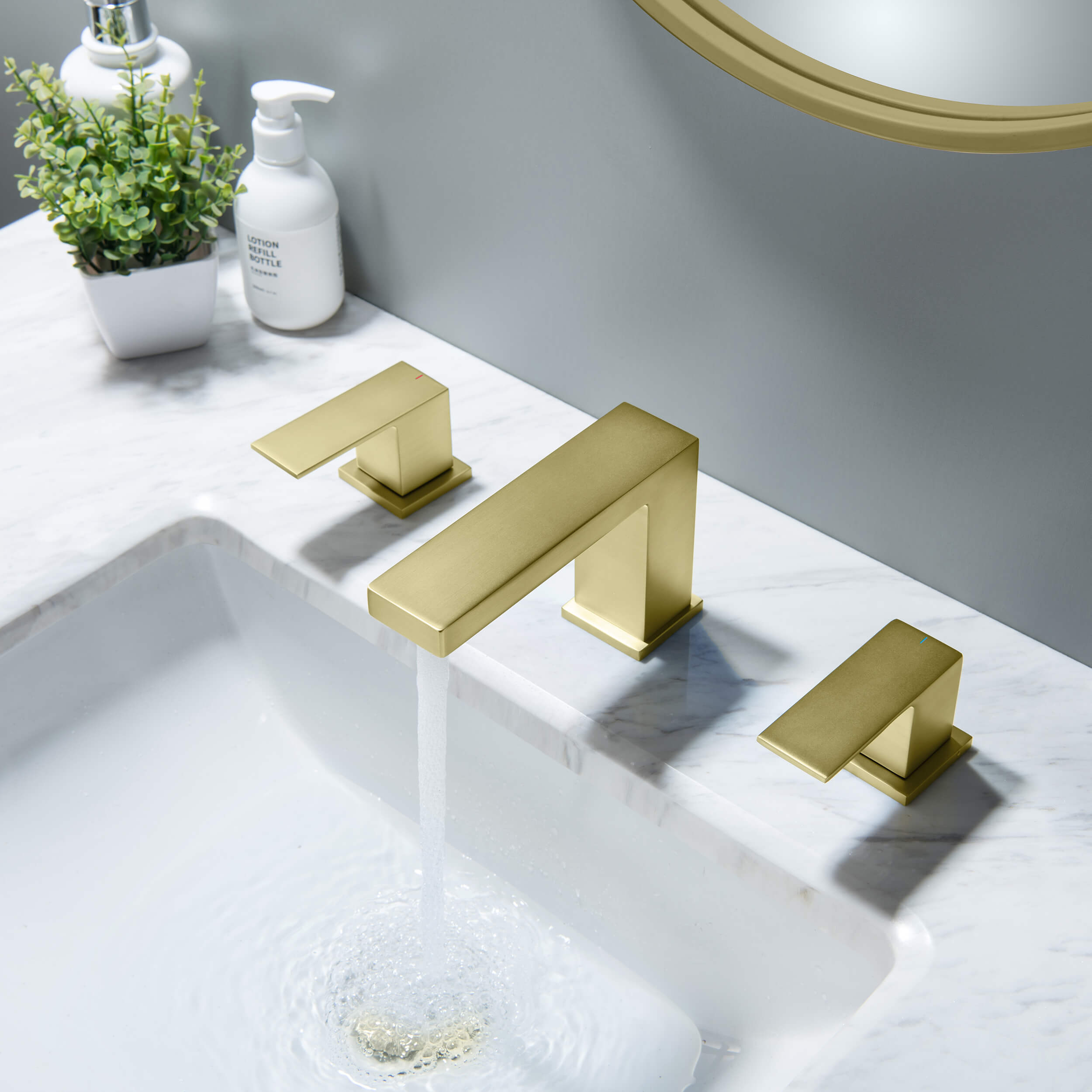 Quadra 8" Widespread Bathroom Sink Faucet with Drain Assembly