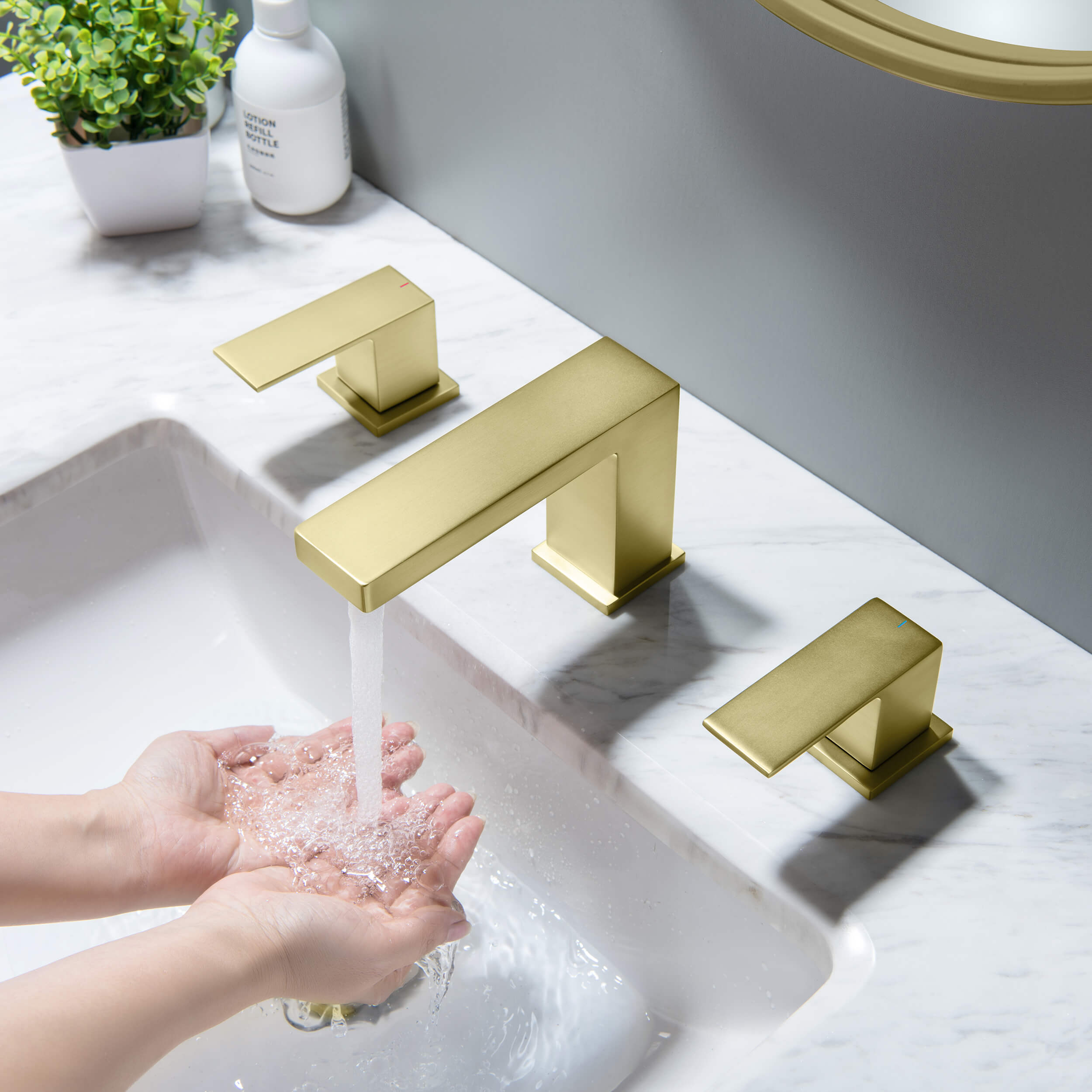 Quadra 8" Widespread Bathroom Sink Faucet with Drain Assembly