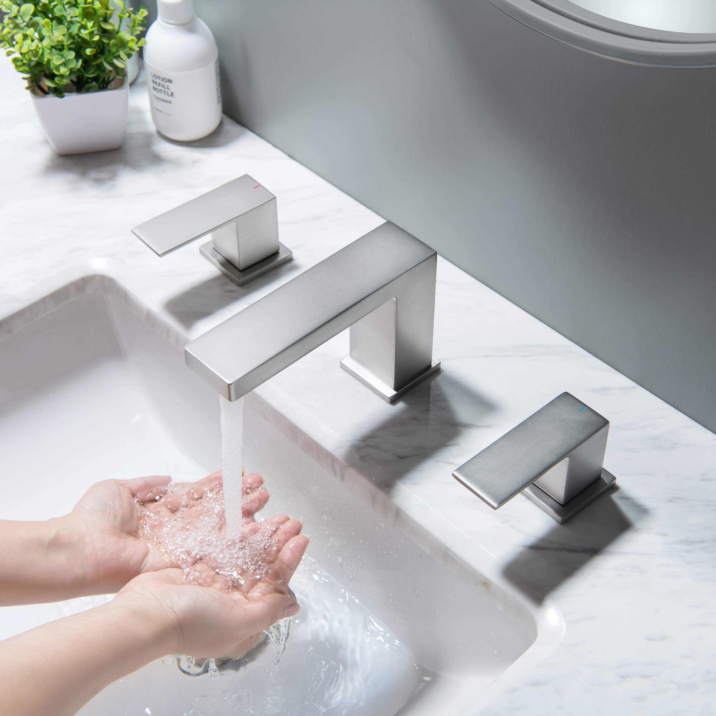 Quadra 8" Widespread Bathroom Sink Faucet with Drain Assembly