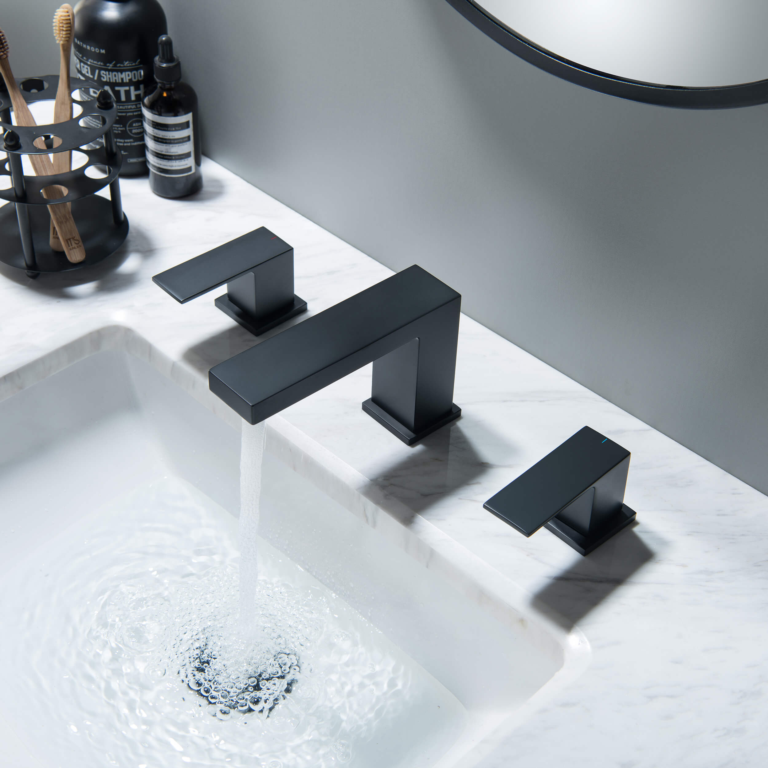 Quadra 8" Widespread Bathroom Sink Faucet with Drain Assembly