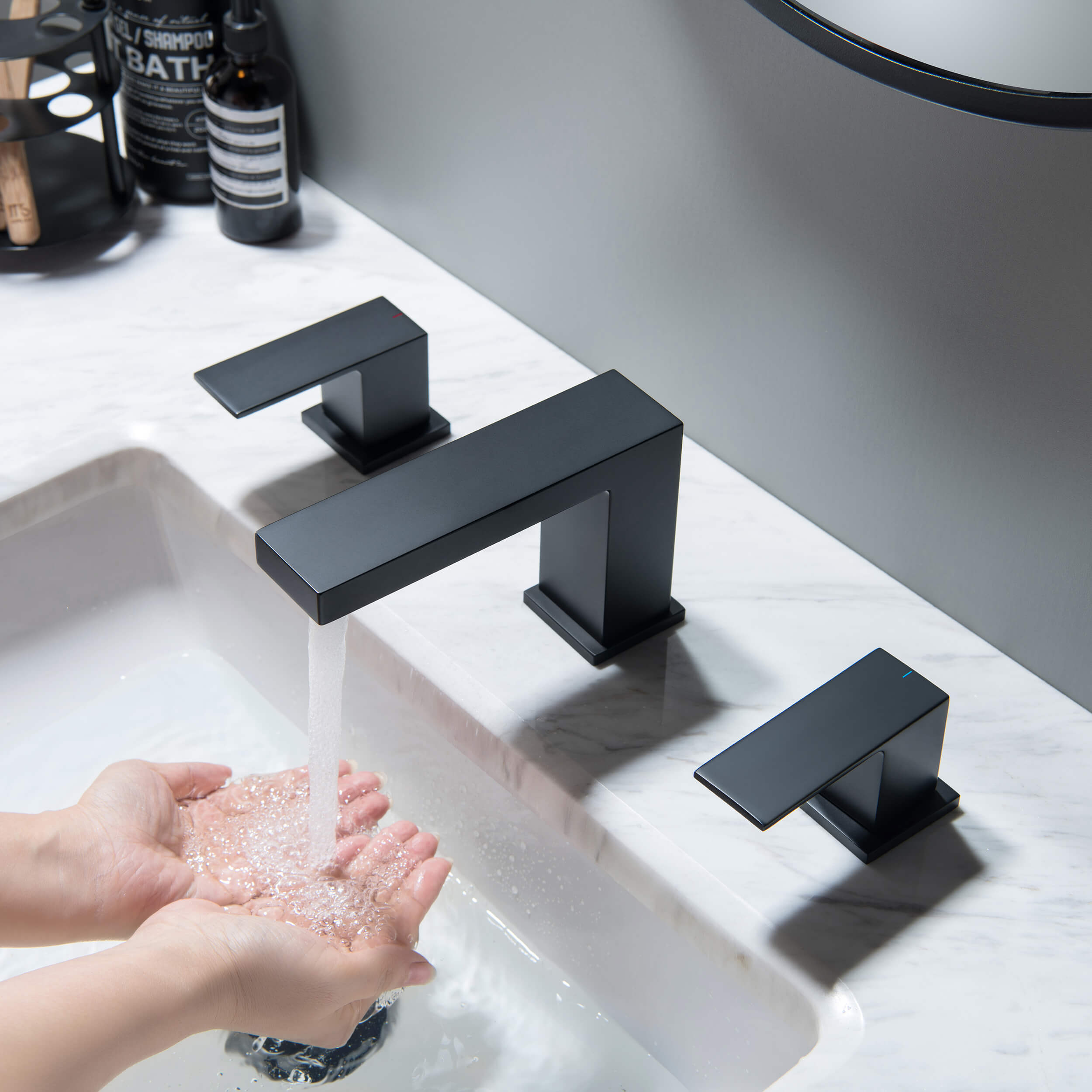 Quadra 8" Widespread Bathroom Sink Faucet with Drain Assembly