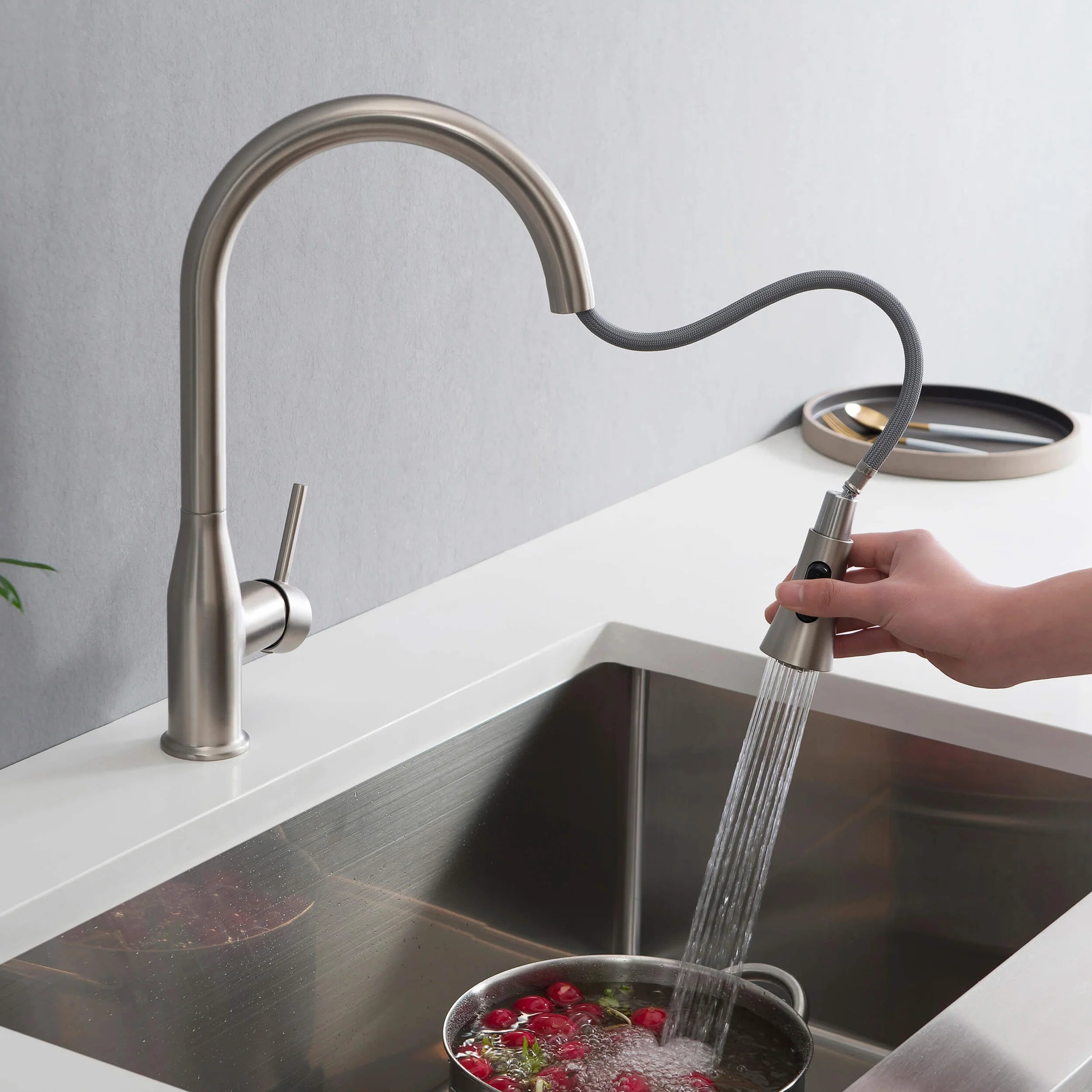 Mesa Single Handle Pull Down Kitchen Sink Faucet