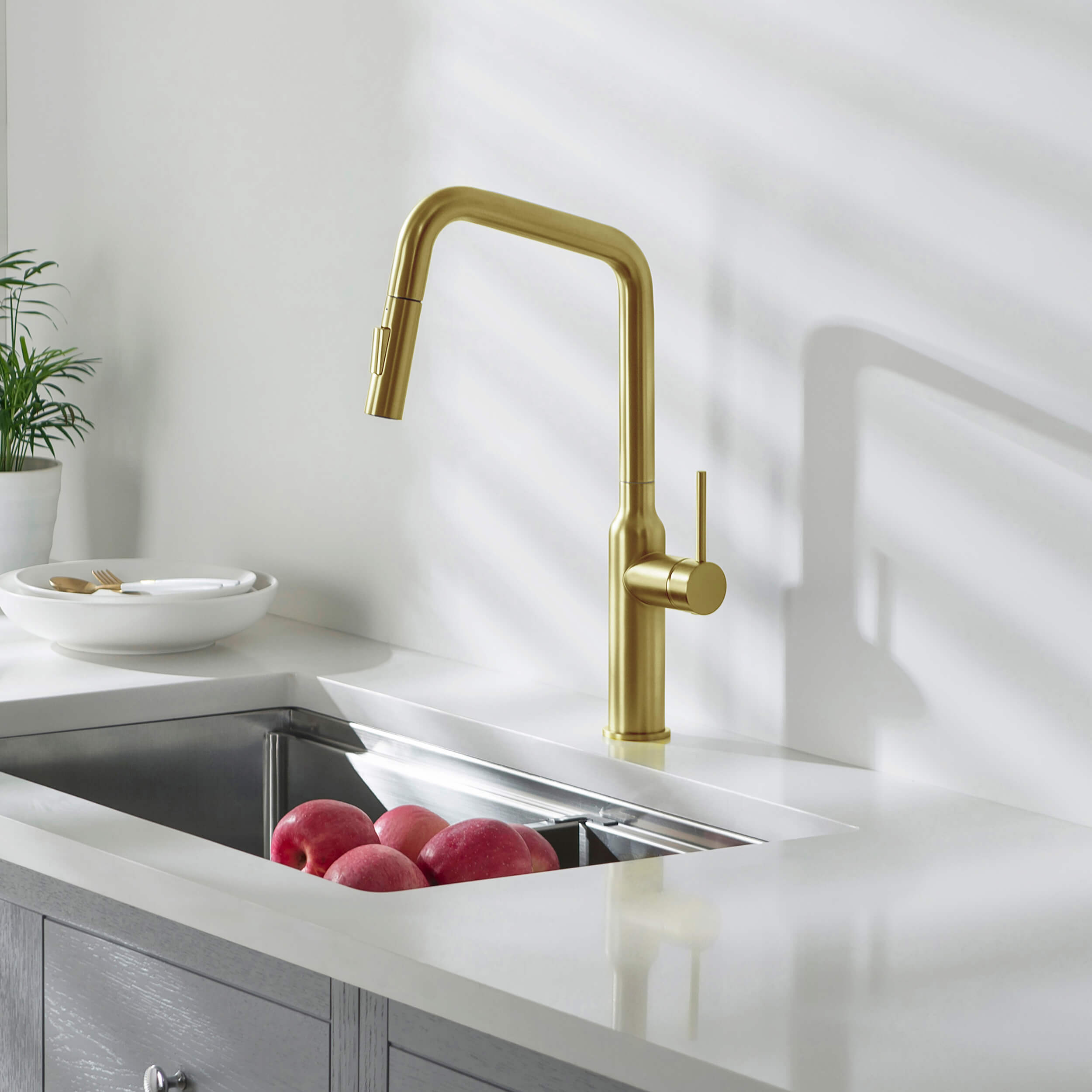 Tampa Single Handle Pull Down Kitchen Sink Faucet