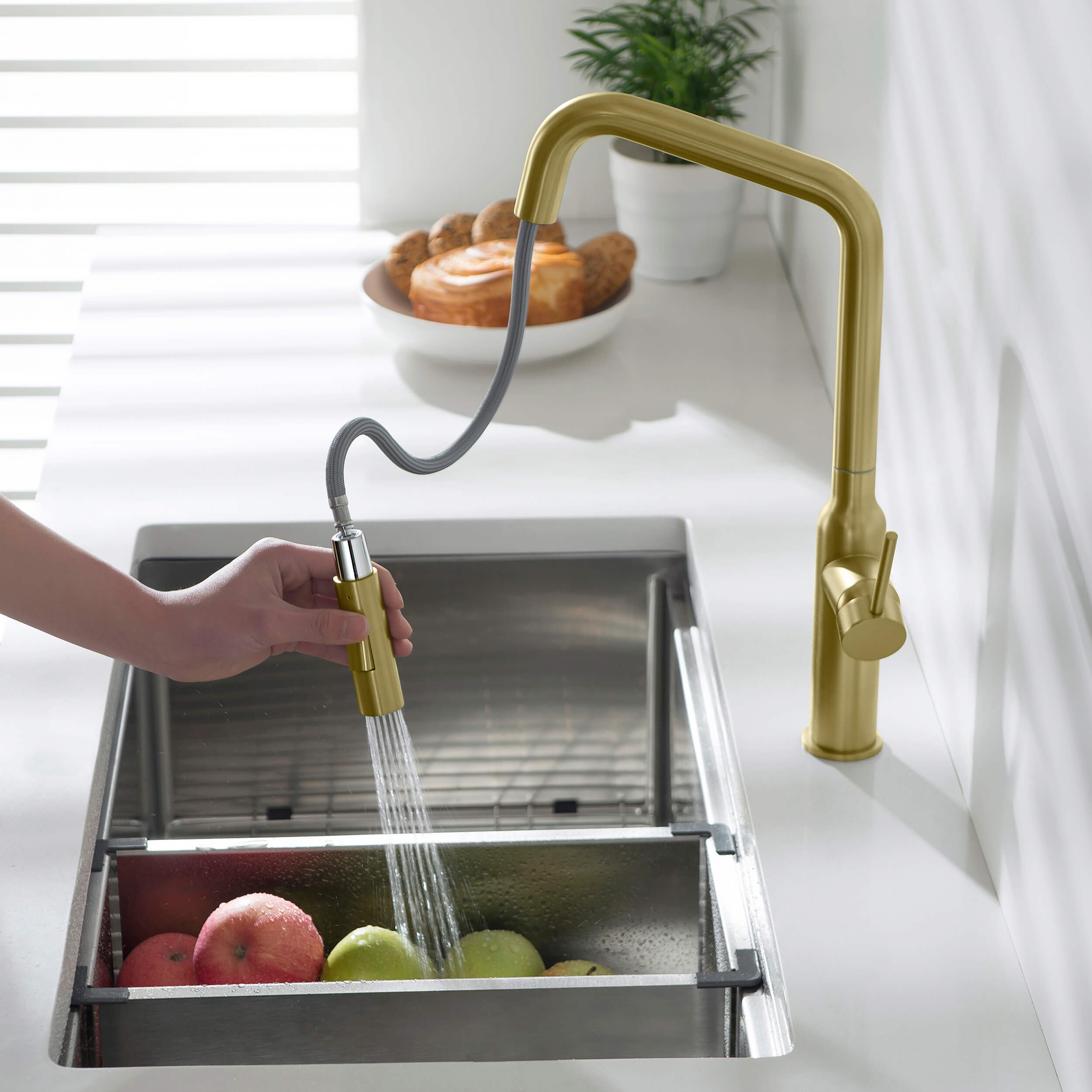 Tampa Single Handle Pull Down Kitchen Sink Faucet